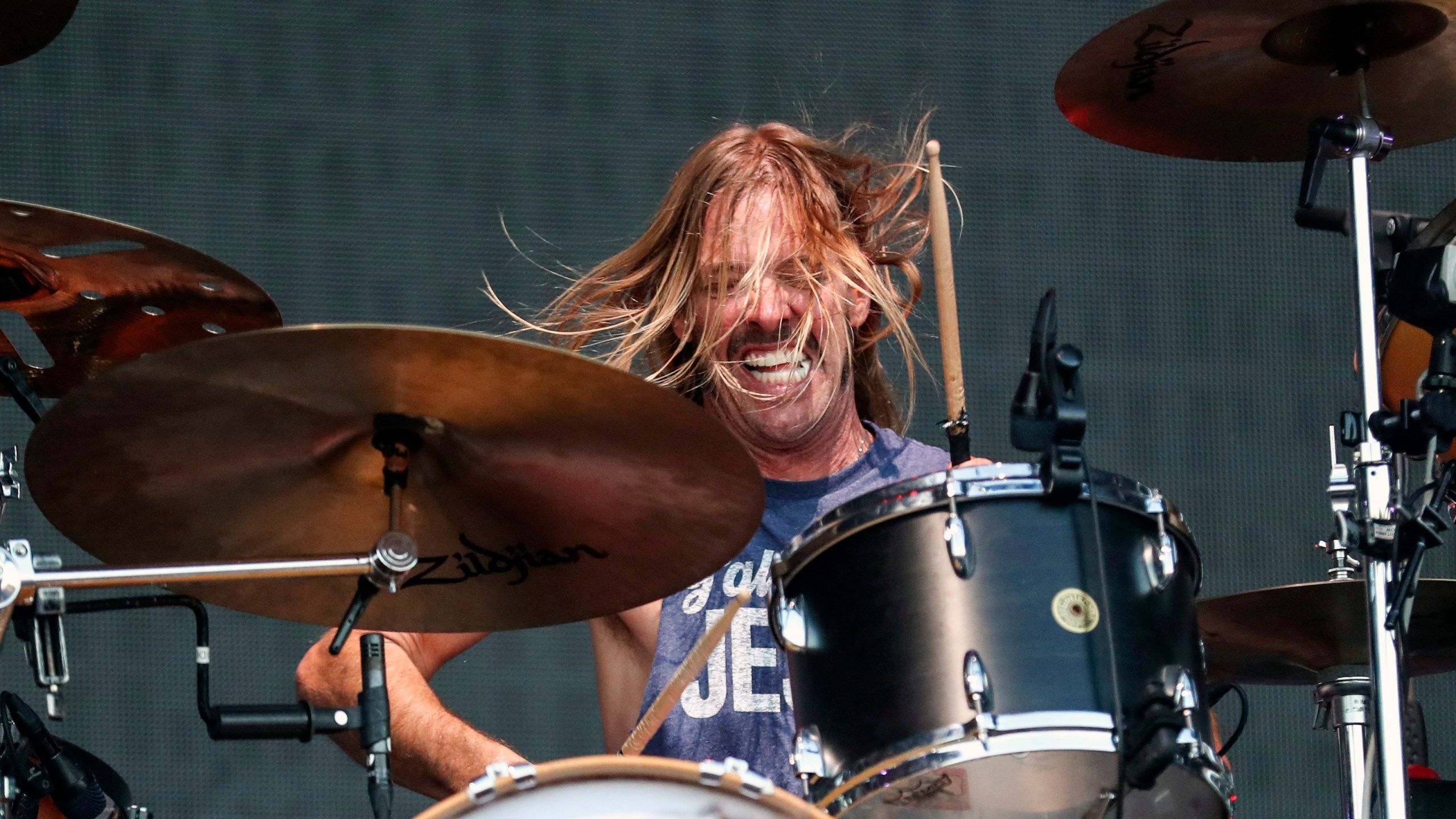 2560x1440 Foo Fighters drummer Taylor Hawkins dead at 50