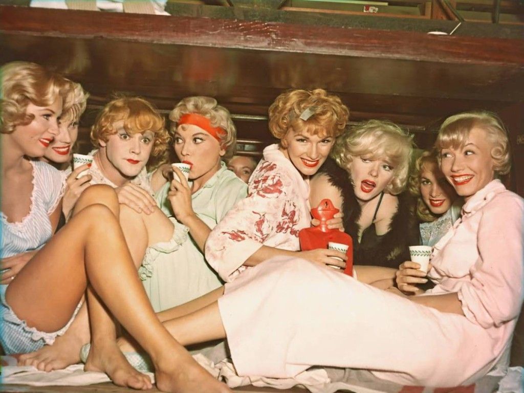 1024x768 Behind the Scene Photo: Some Like it Hot starring Marilyn Monroe. The Vintage News