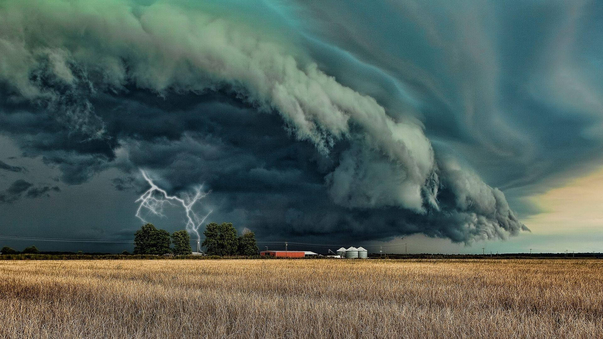 1920x1080 Download Dramatic View of a Tornado in a Stormy Weather Wallpaper