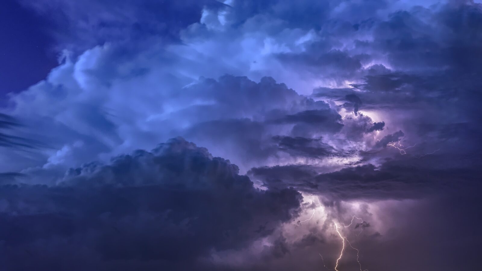 1600x900 Stormy Weather