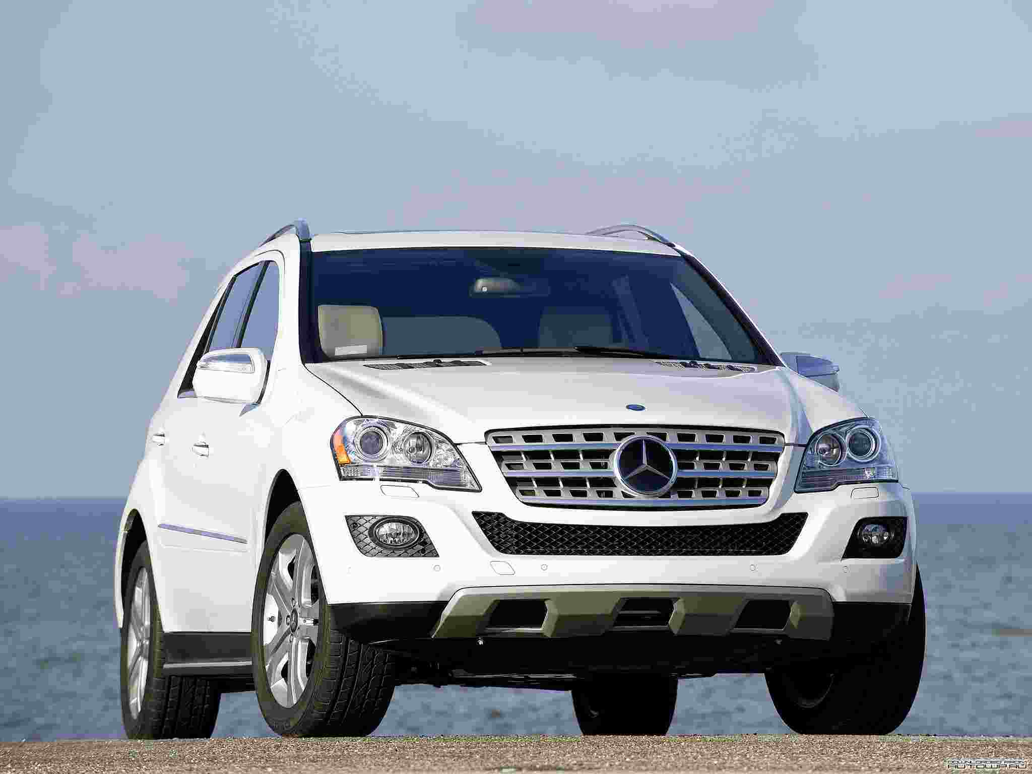 2048x1536 Mercedes Benz ML320 Wallpaper