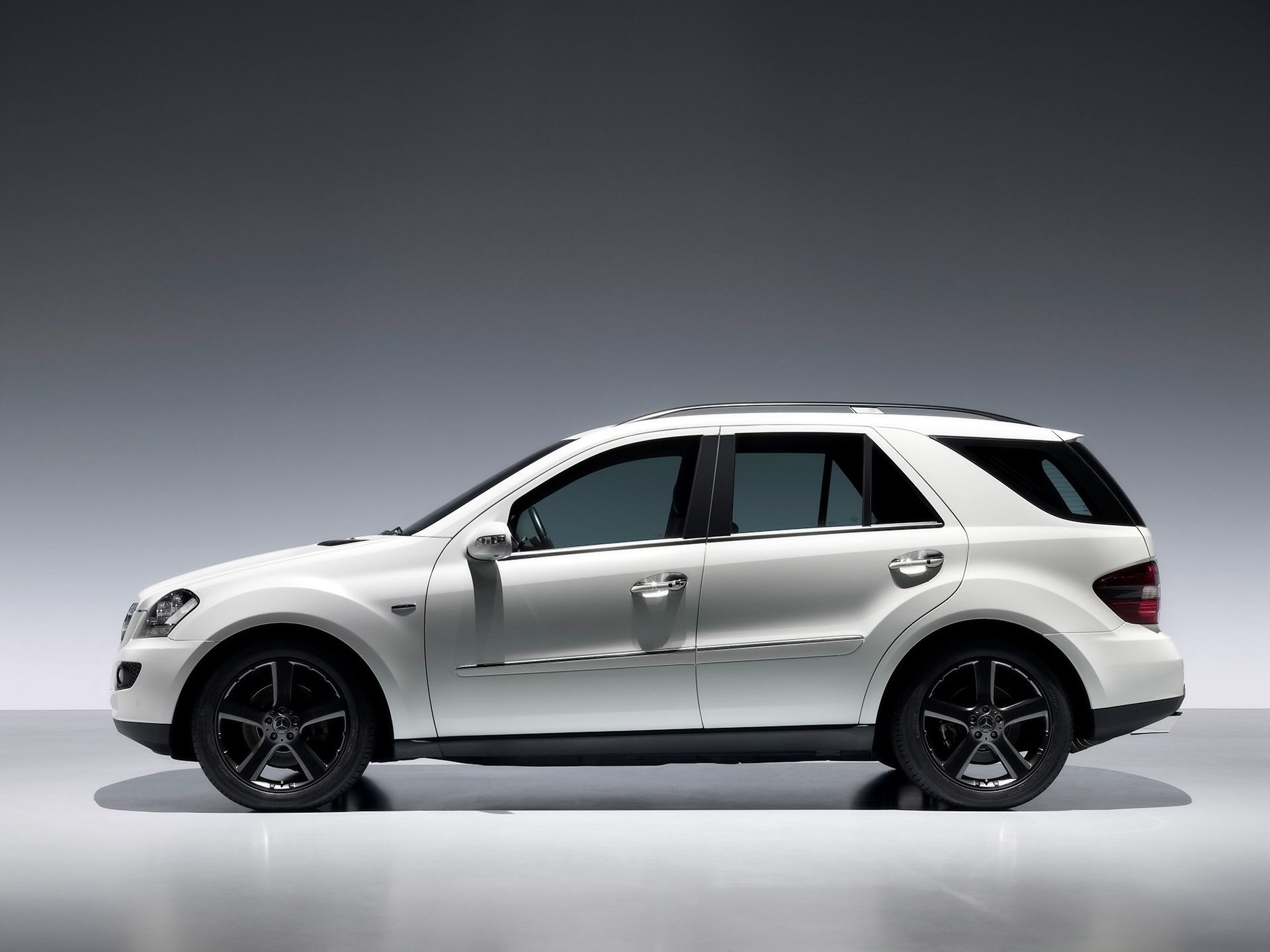 1920x1440 Jaguar xf and mercedes e class wallpaper