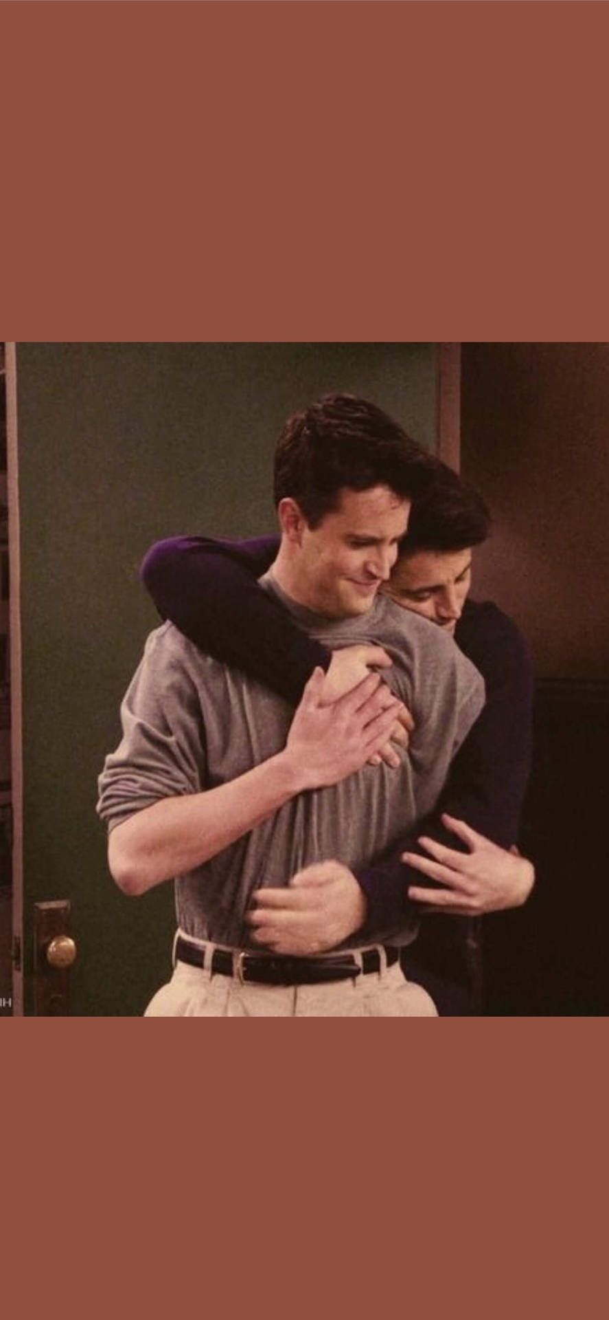 887x1920 Download Chandler And Joey Friends TV Show Wallpaper