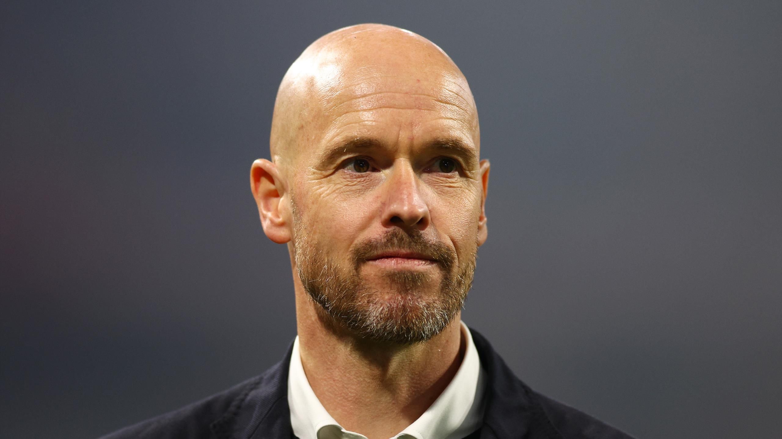 2560x1440 Manchester United manager Erik ten Hag aims to take the club back to the Champions League