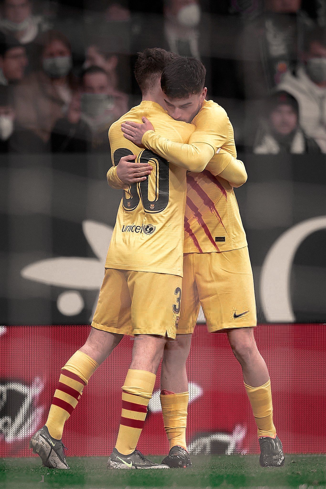 1365x2048 Pedri And Gavi Wallpaper