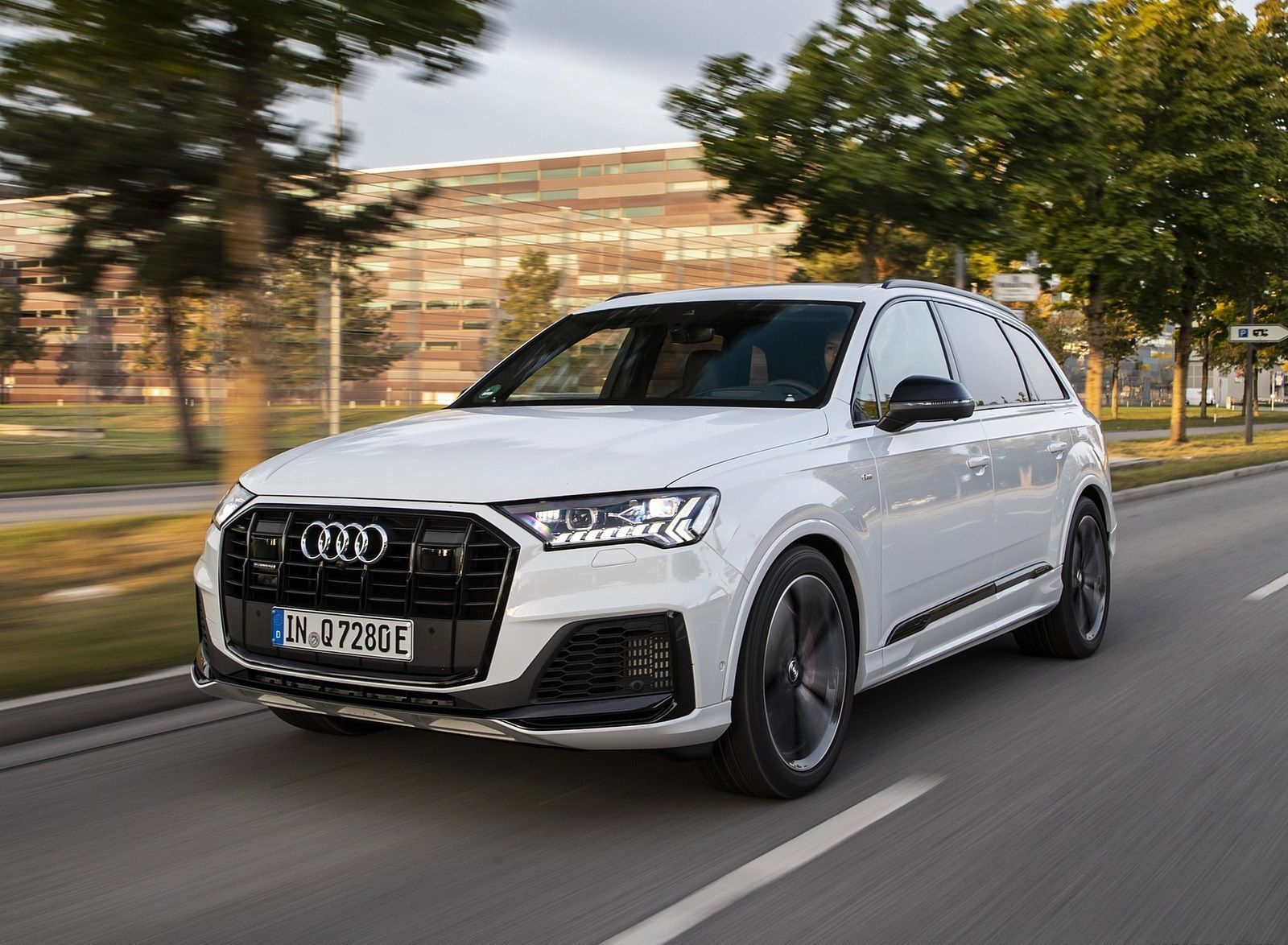 1600x1174 Audi SQ7 TFSI 2020 HD Wallpaper