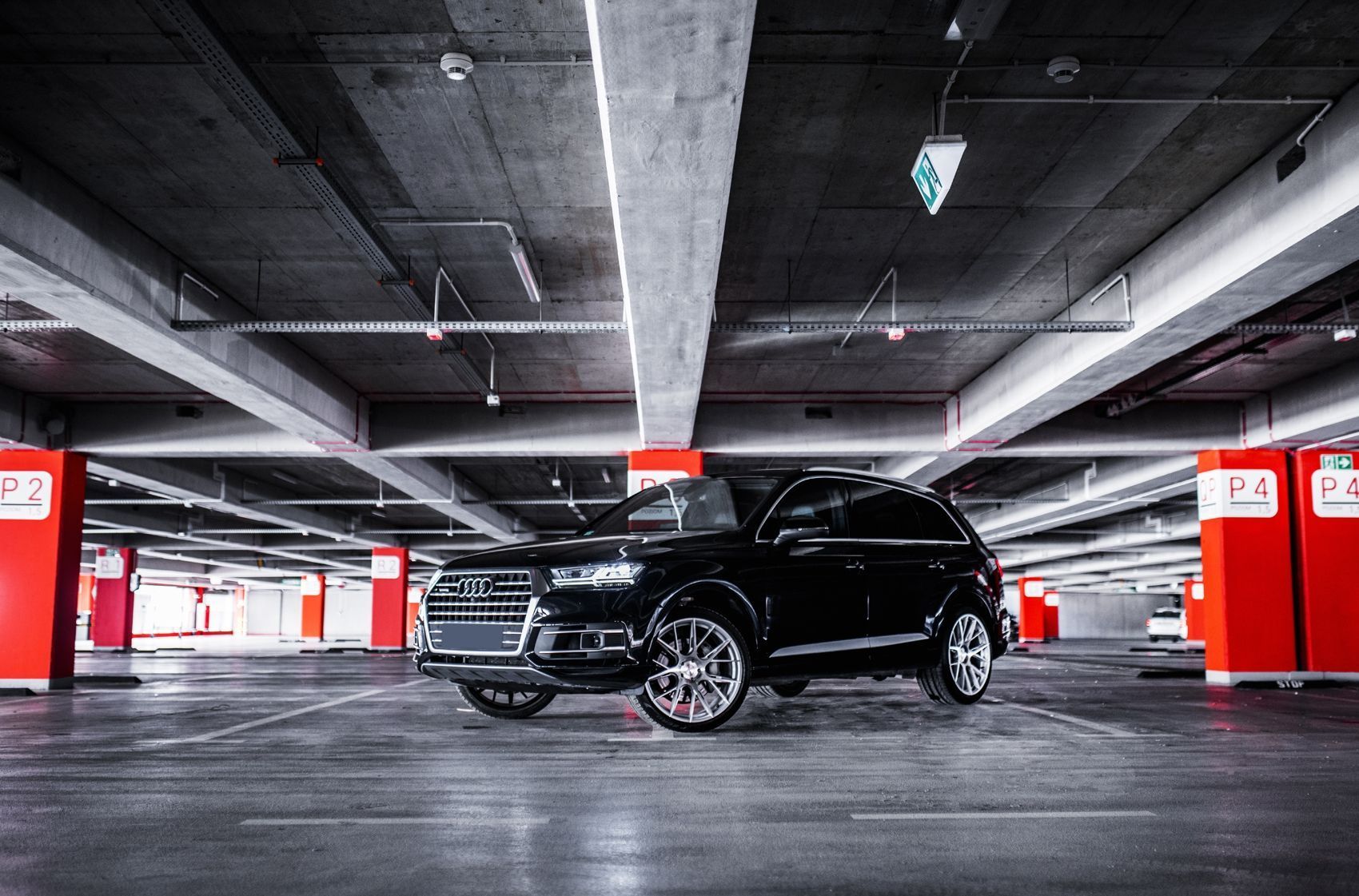1700x1121 AUDI Q7