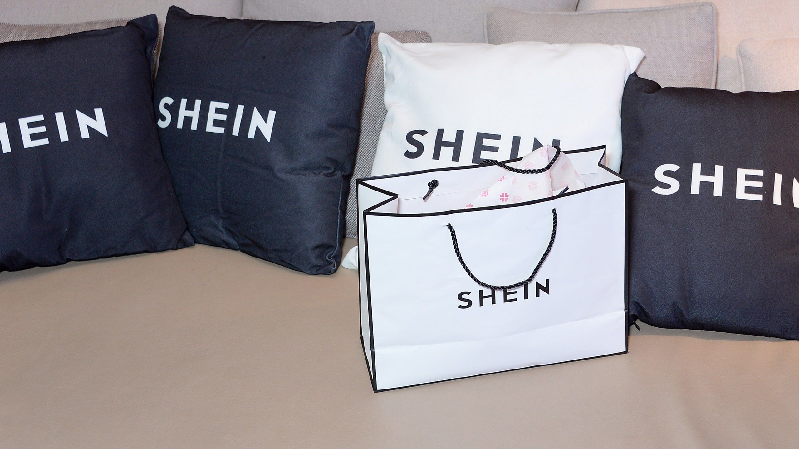 2560x1440 Shein's Swastika Necklace & Muslim Prayer Mat Controversy
