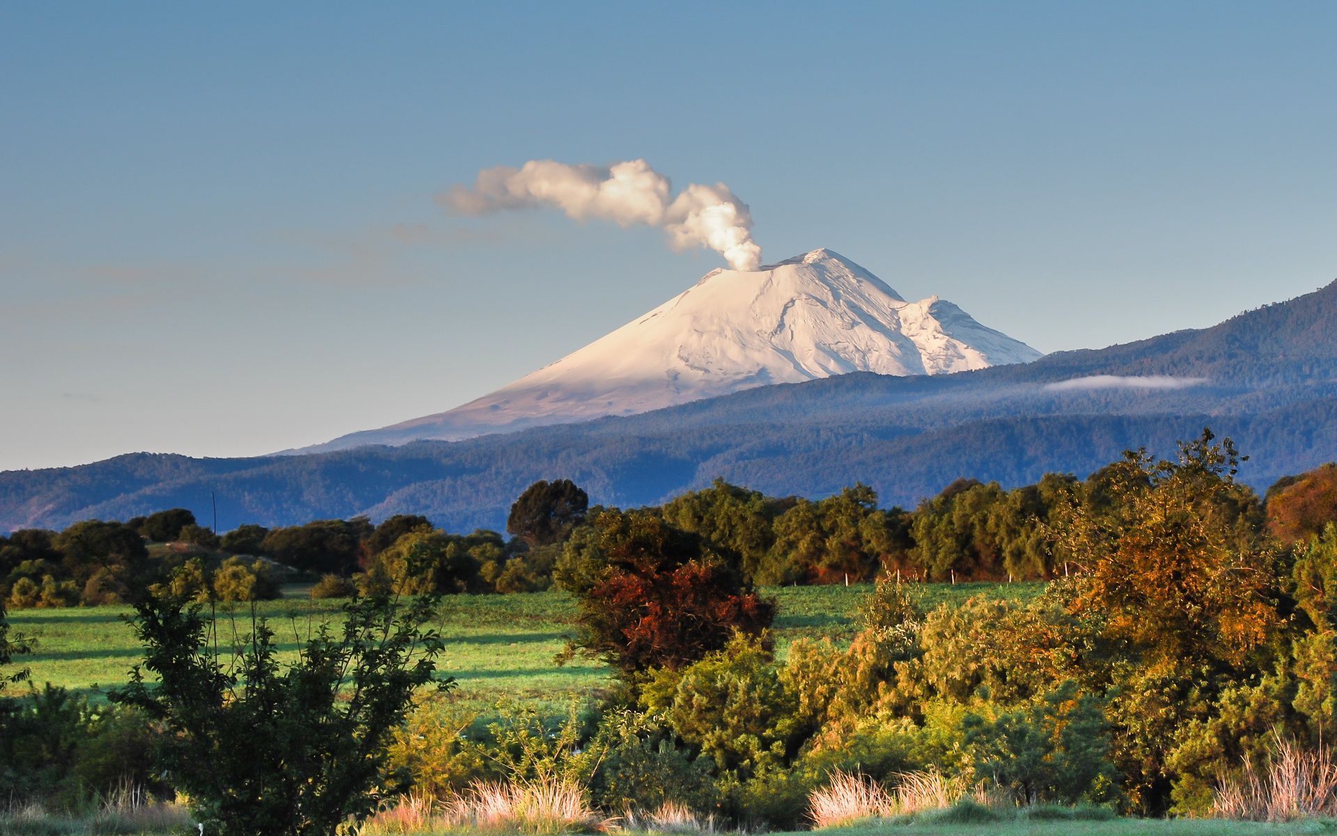 1920x1200 Stunning HD Wallpaper of Popocatépetl Volcano Eruption in Mexico