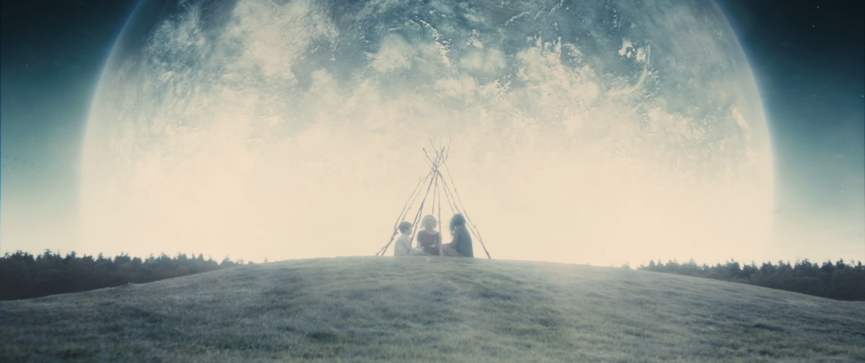 2879x1211 Melancholia (2011)