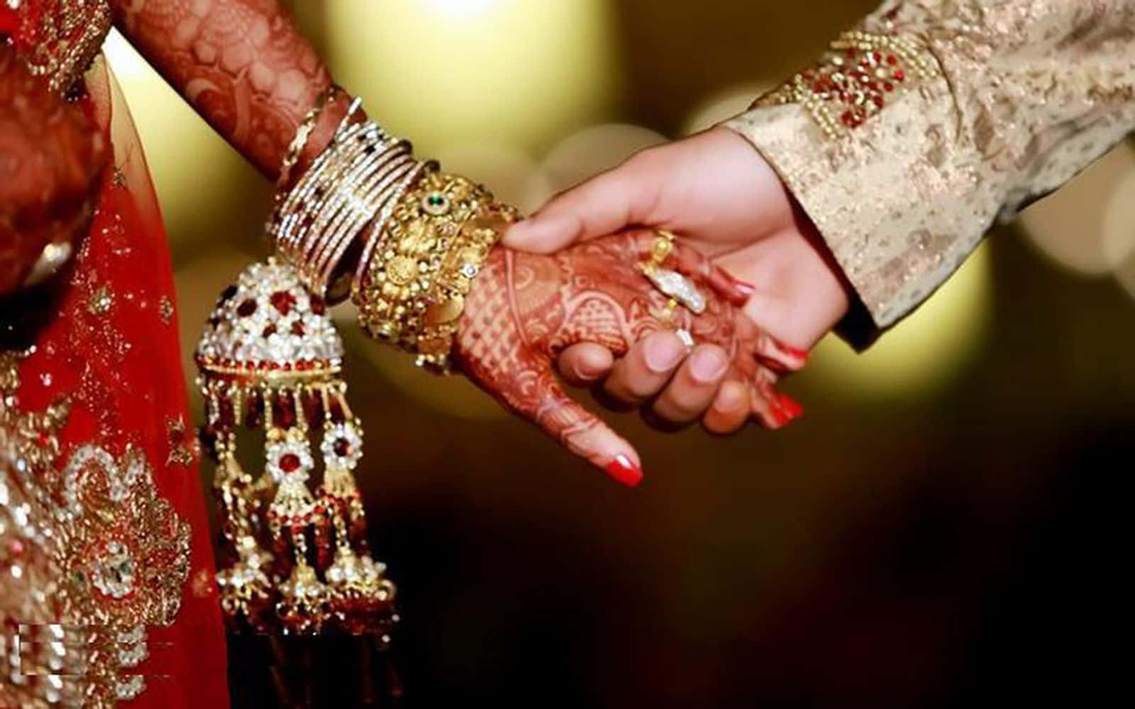 1600x1000 Download Wedding Couple Holding Hands Wallpaper