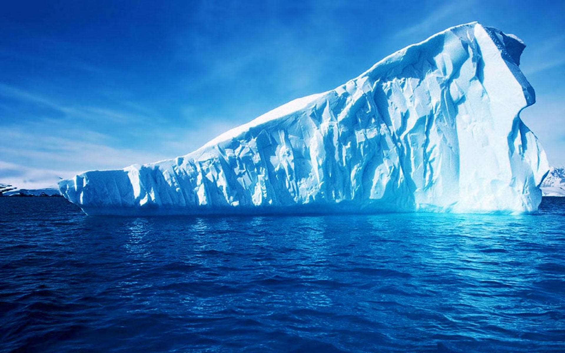 Blue Tall Iceberg Wallpaper 1600x1200