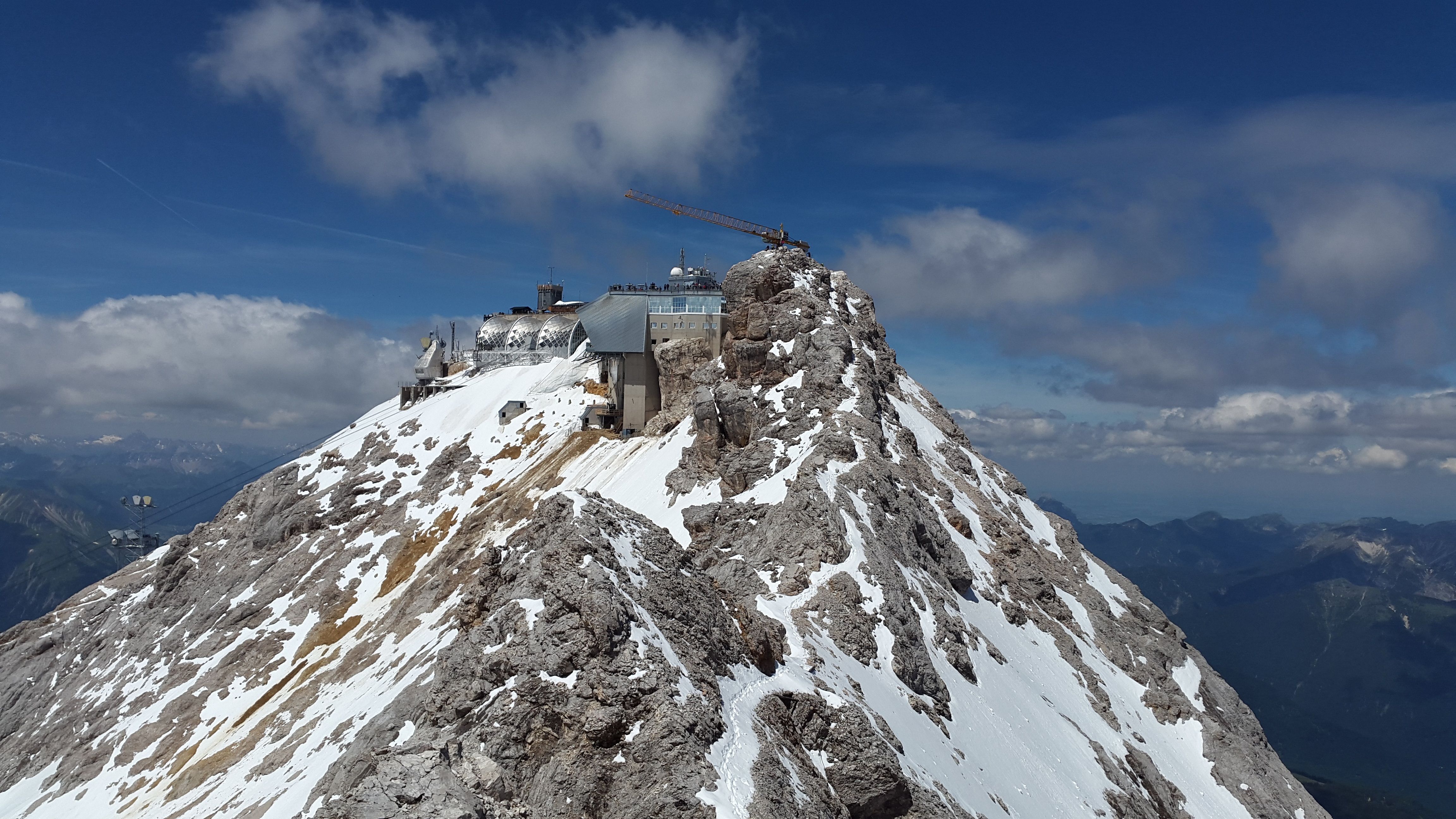 4608x2592 Zugspitze peak in snow under blue sky Desktop wallpaper 2560x1600