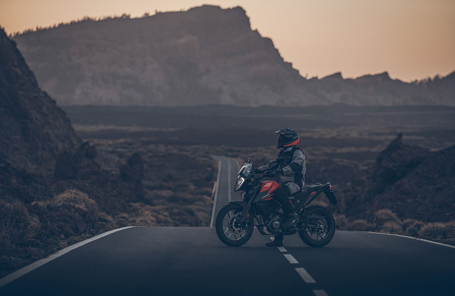 1920x1252 sebas romero 390 ADVENTURE / Photo