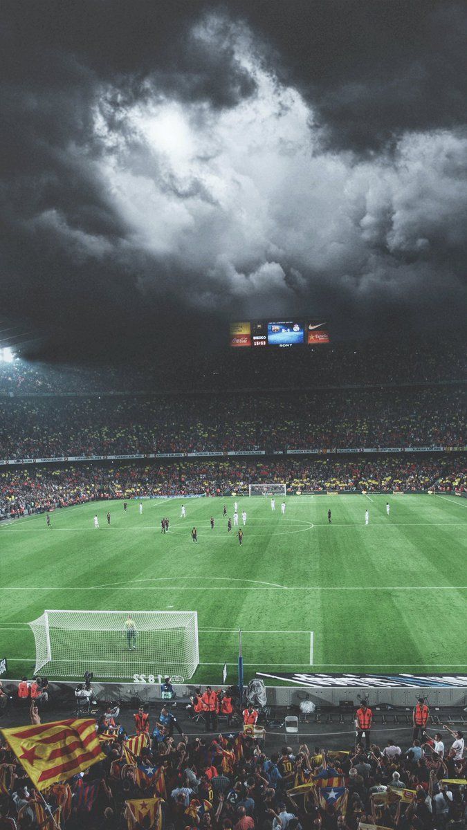 675x1200 Messi Camp Nou Wallpaper