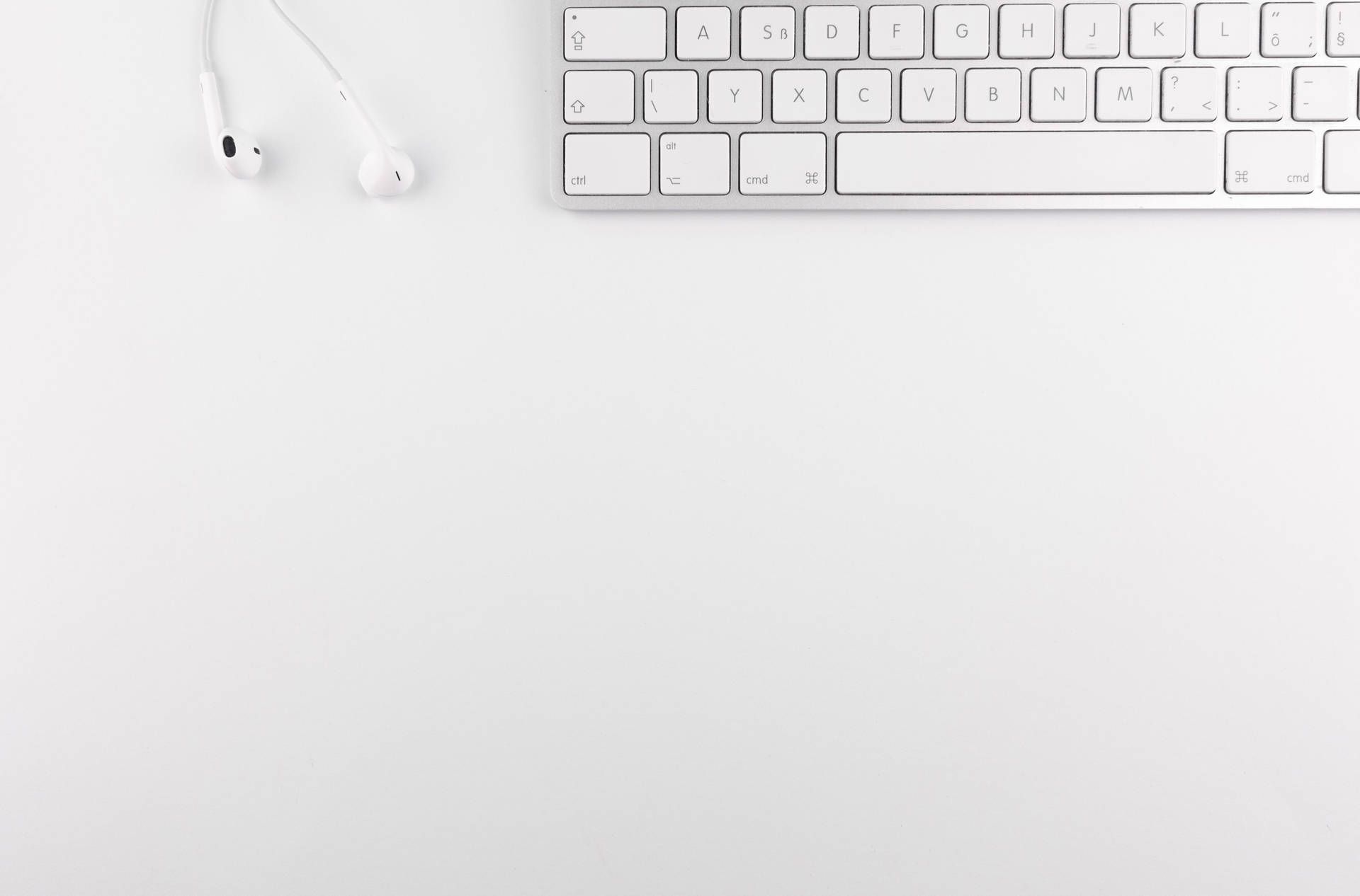 1920x1266 Download Work Table In Cute White Aesthetic Wallpaper