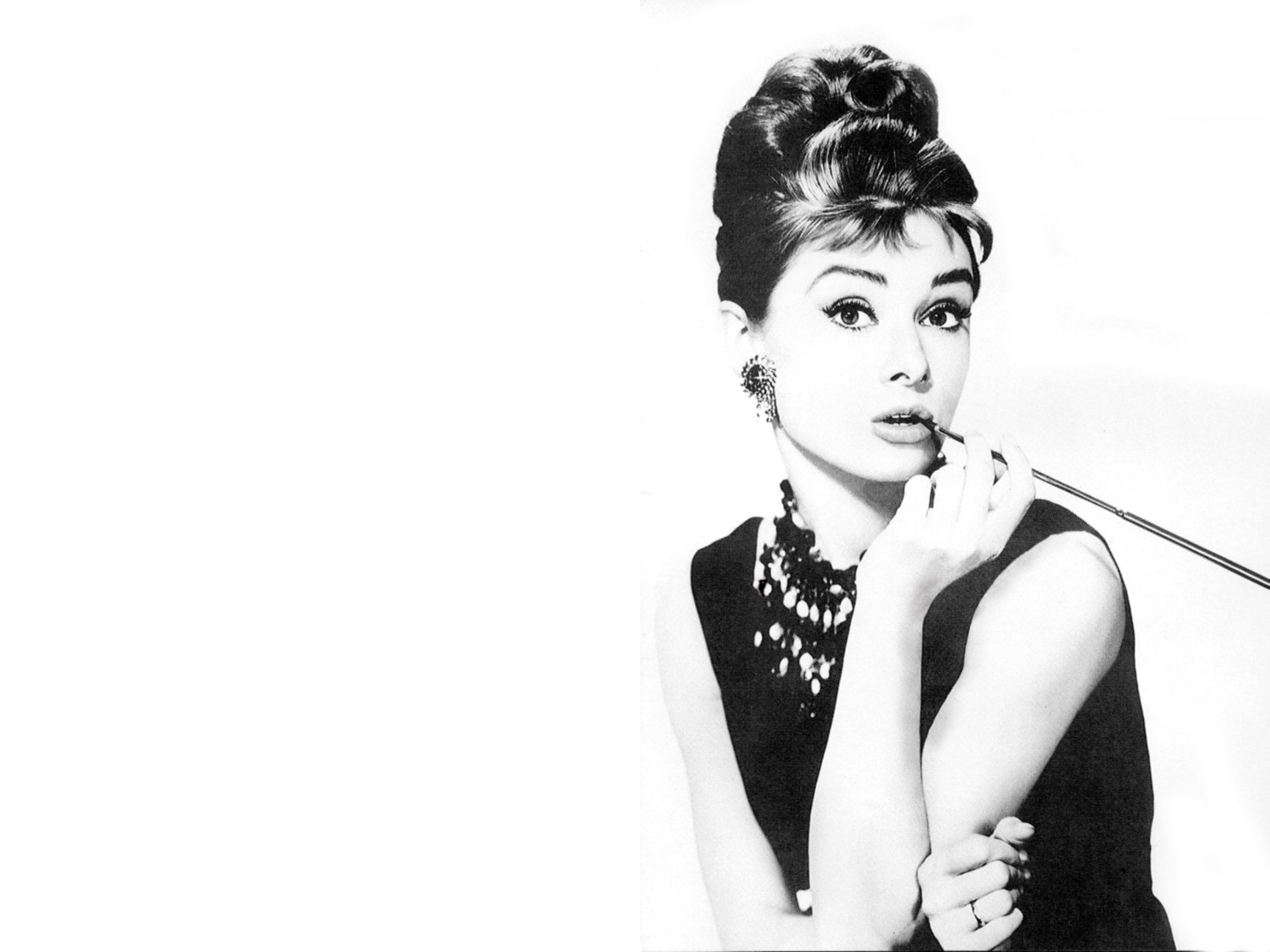 2560x1920 Audrey Hepburn Wallpaper. Audrey hepburn wallpaper, Audrey hepburn poster, Audrey hepburn style icon