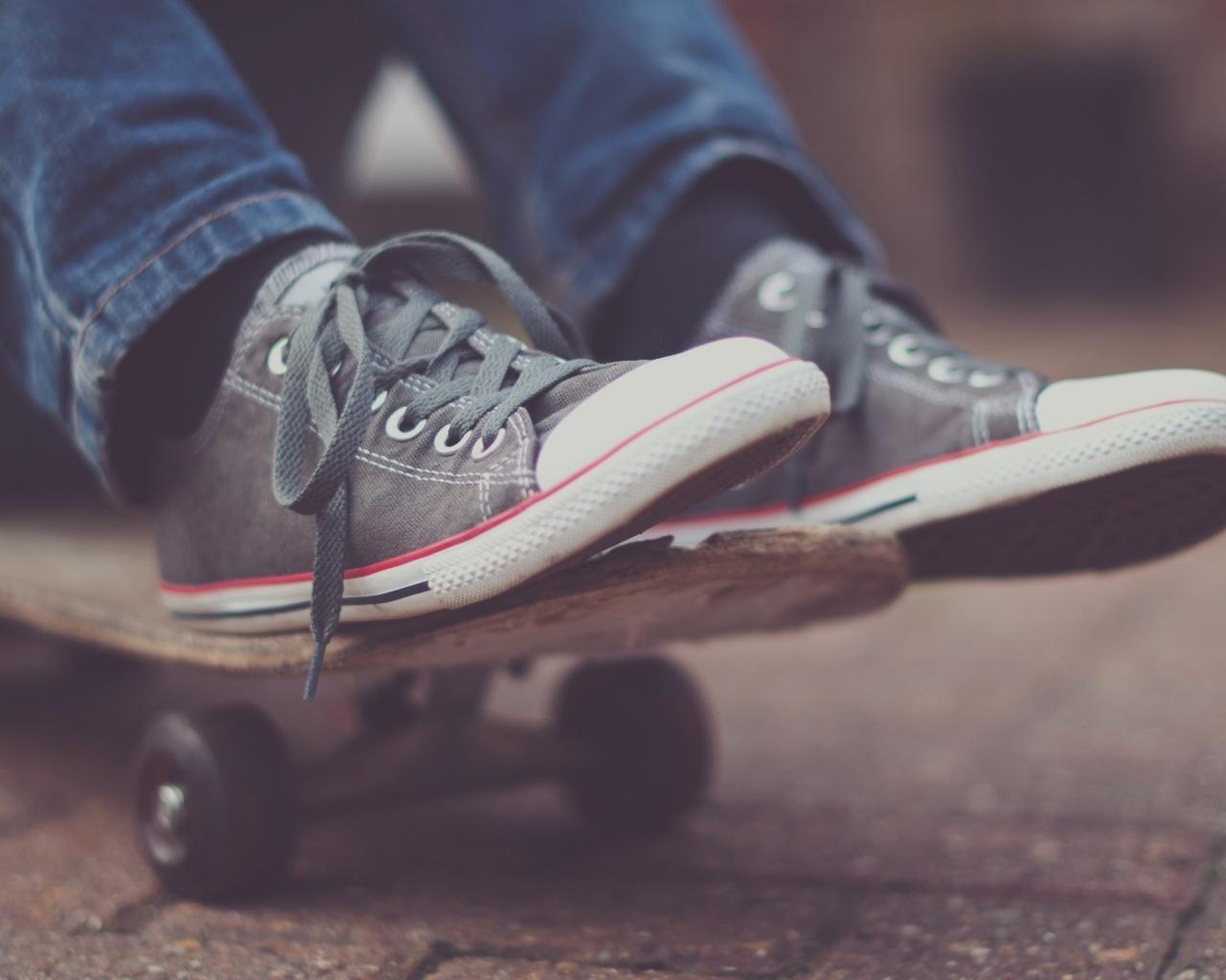 1280x1024 Skateboard and Shoes desktop PC and Mac wallpaper