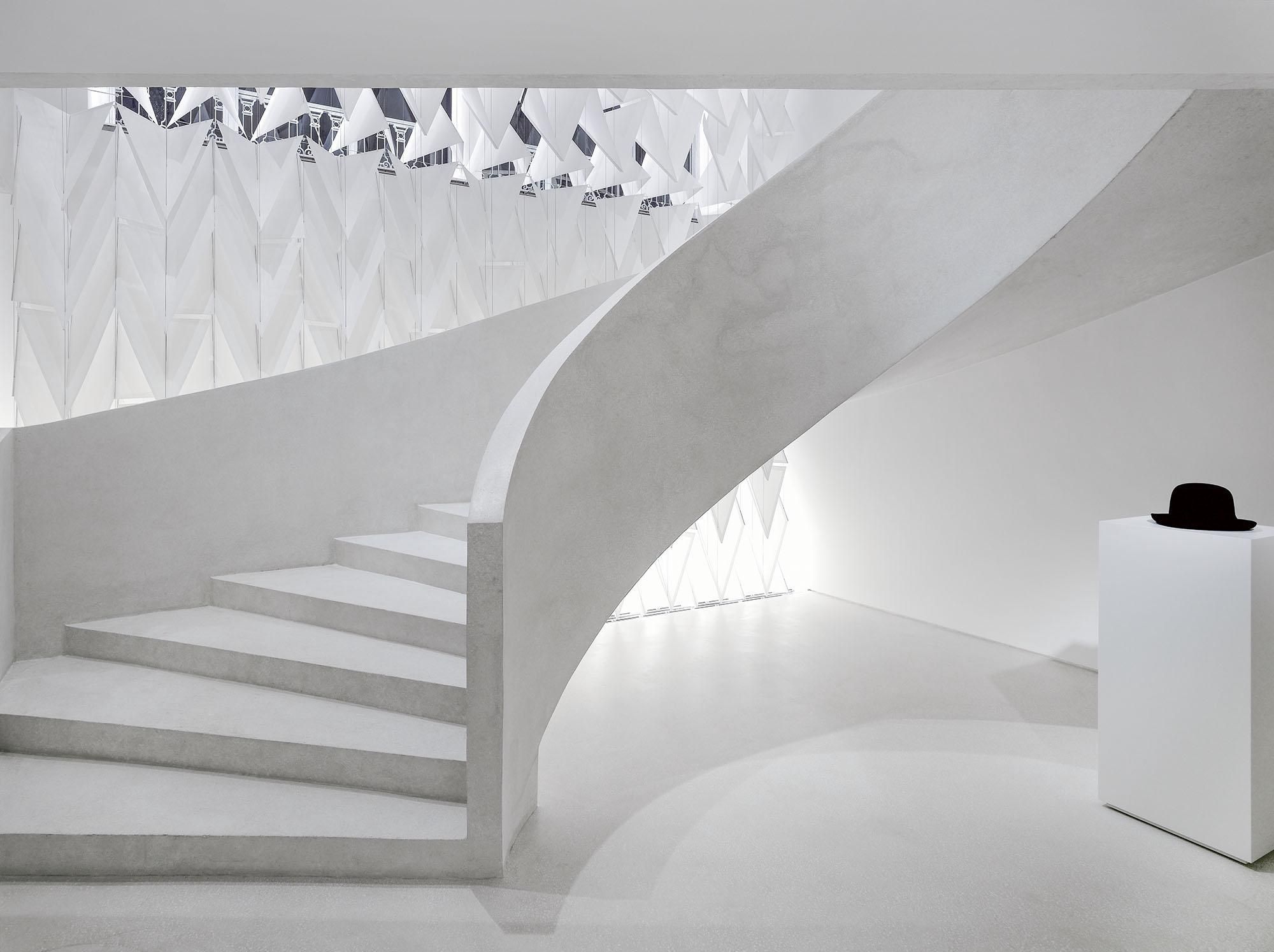2000x1495 Sophie Hicks, Johannes Marburg · Yohji Yamamoto Flagship Store · Divisare