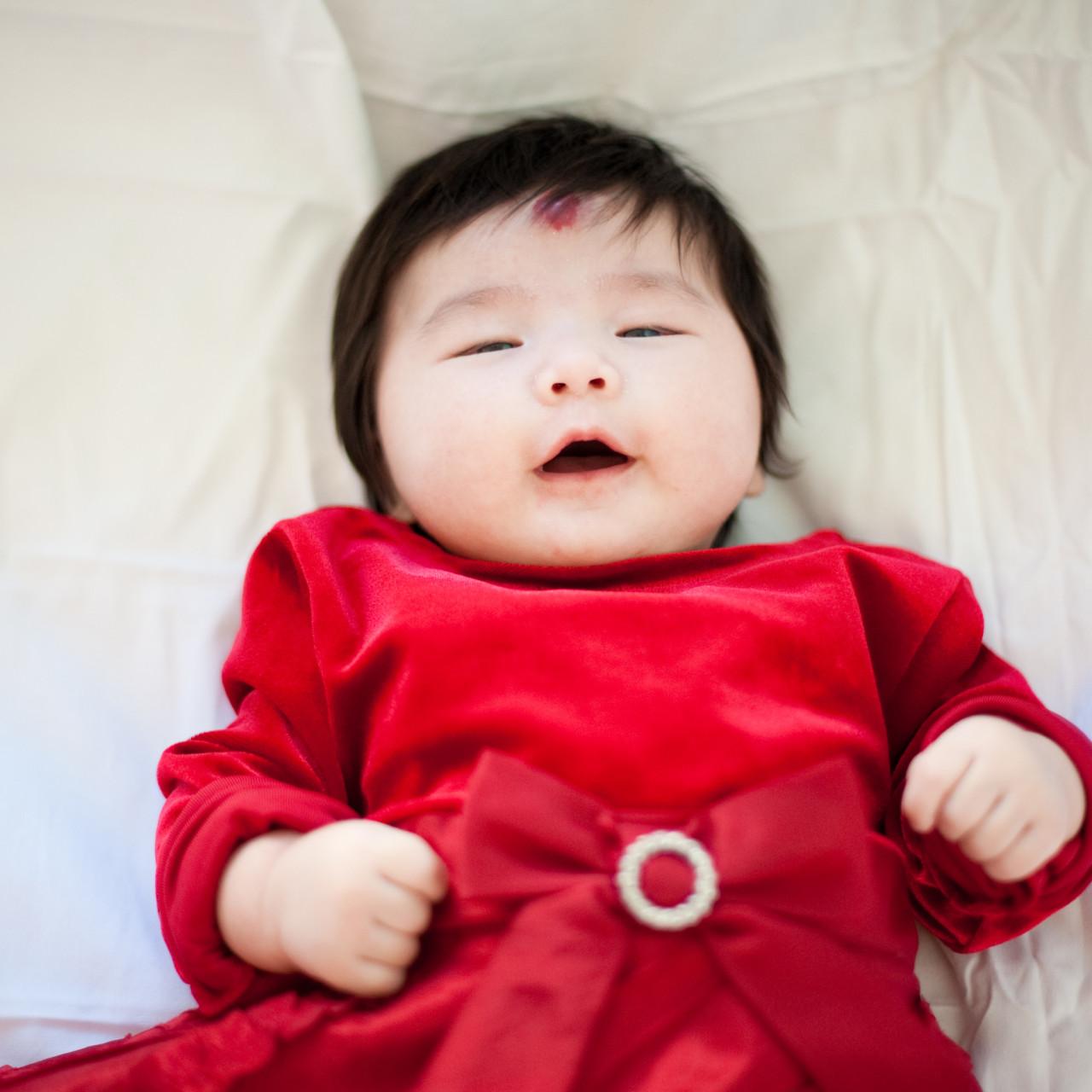 1280x1280 Cute Baby Couple Pic Wallpaper