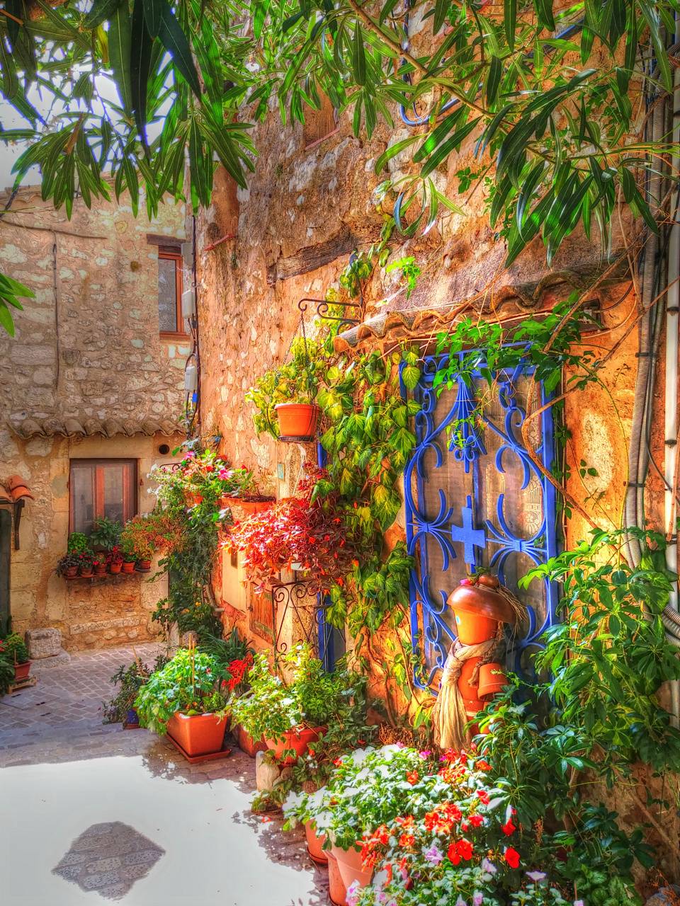 960x1280 French Village Wallpaper