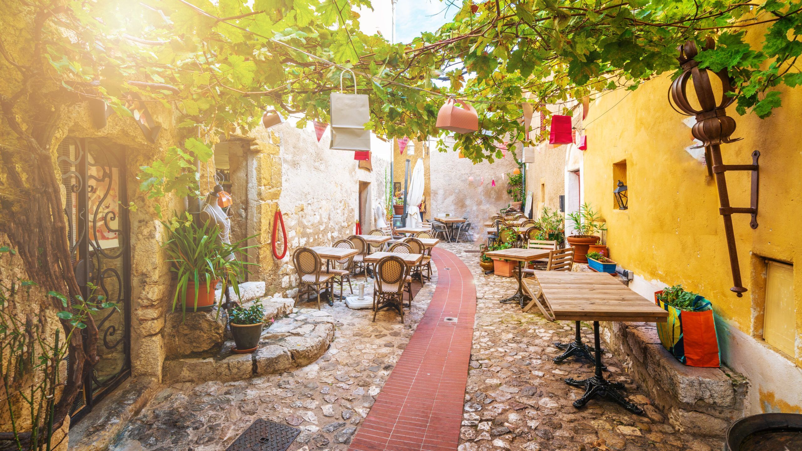 2560x1440 Pictureque Villages in the South of France