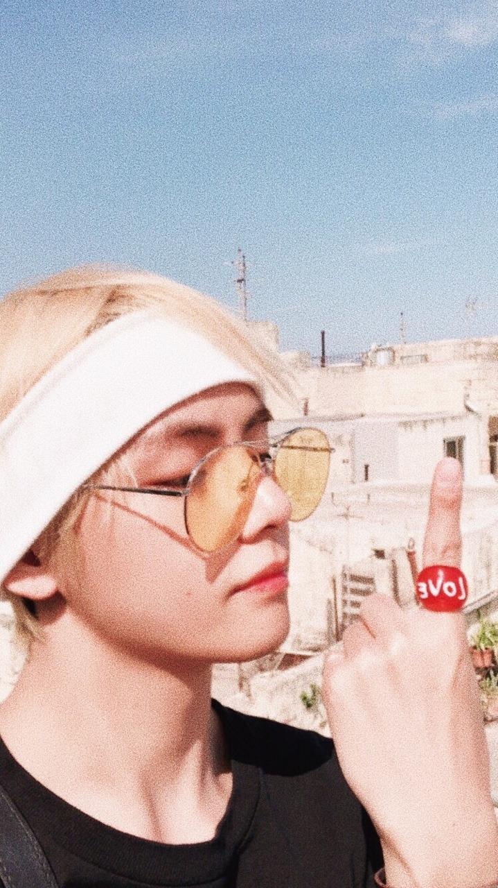 719x1280 kim taehyung background
