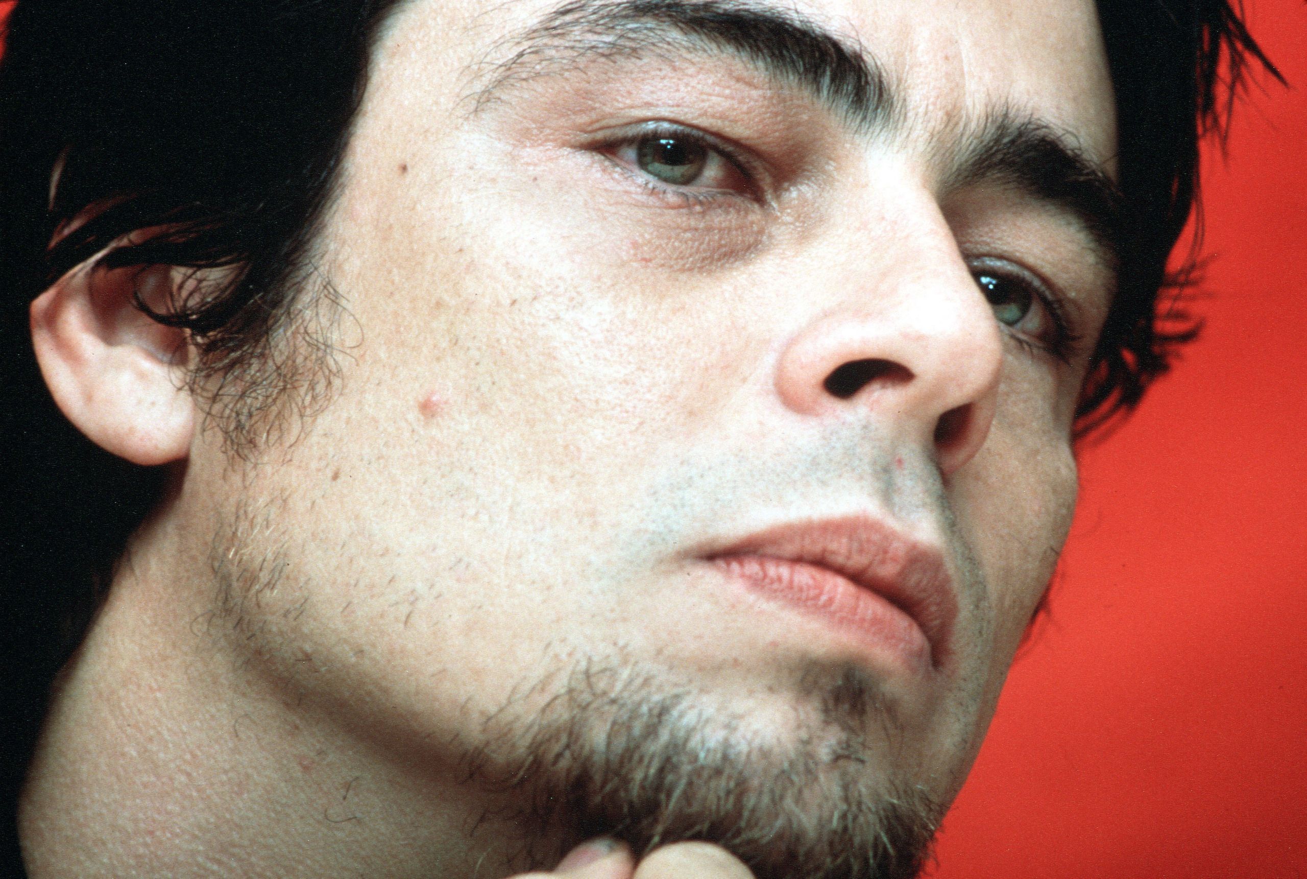 2560x1721 Benicio del Toro Photo