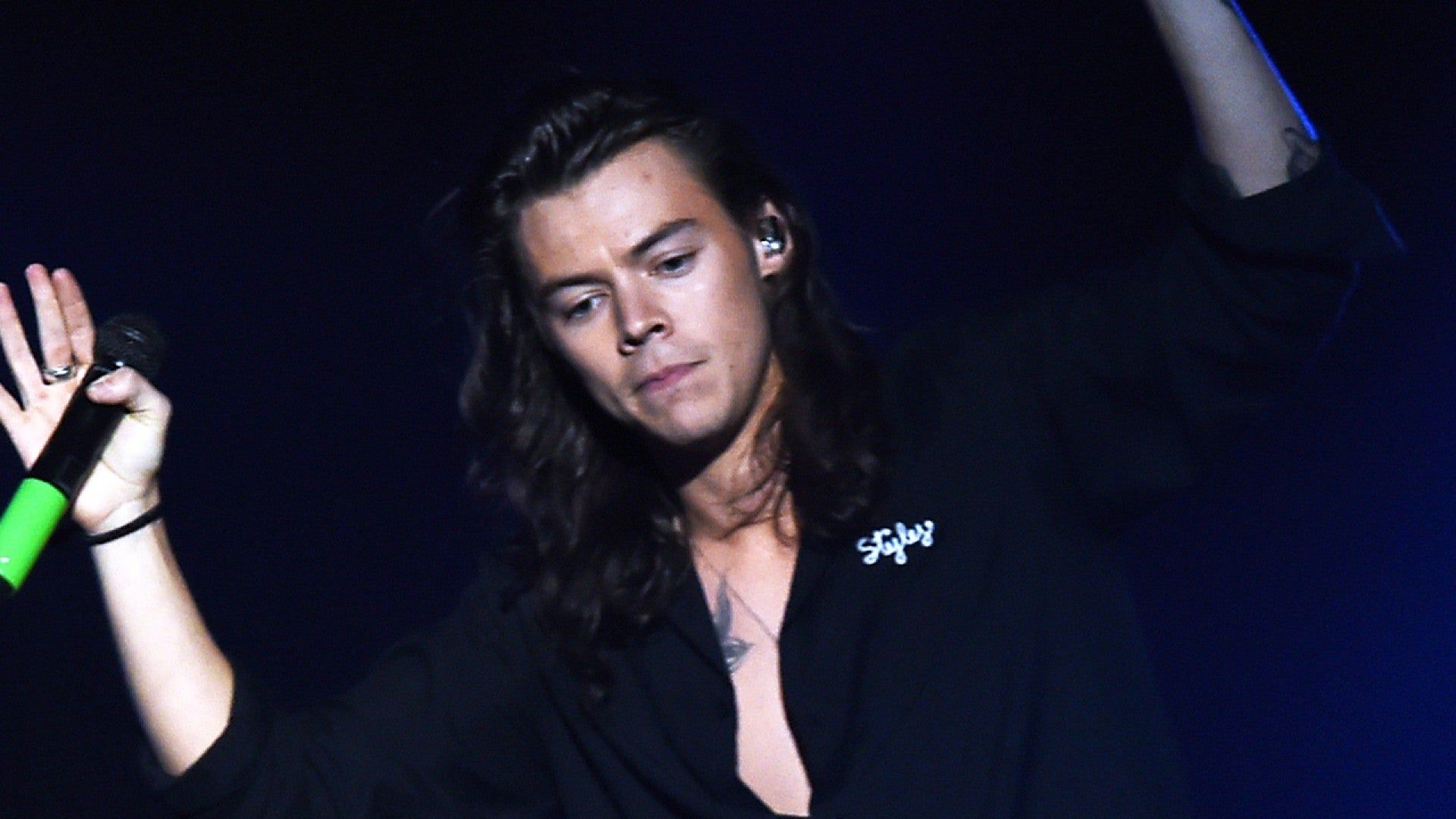 1920x1080 WATCH: Harry Styles Sings as He Hangs From a Helicopter