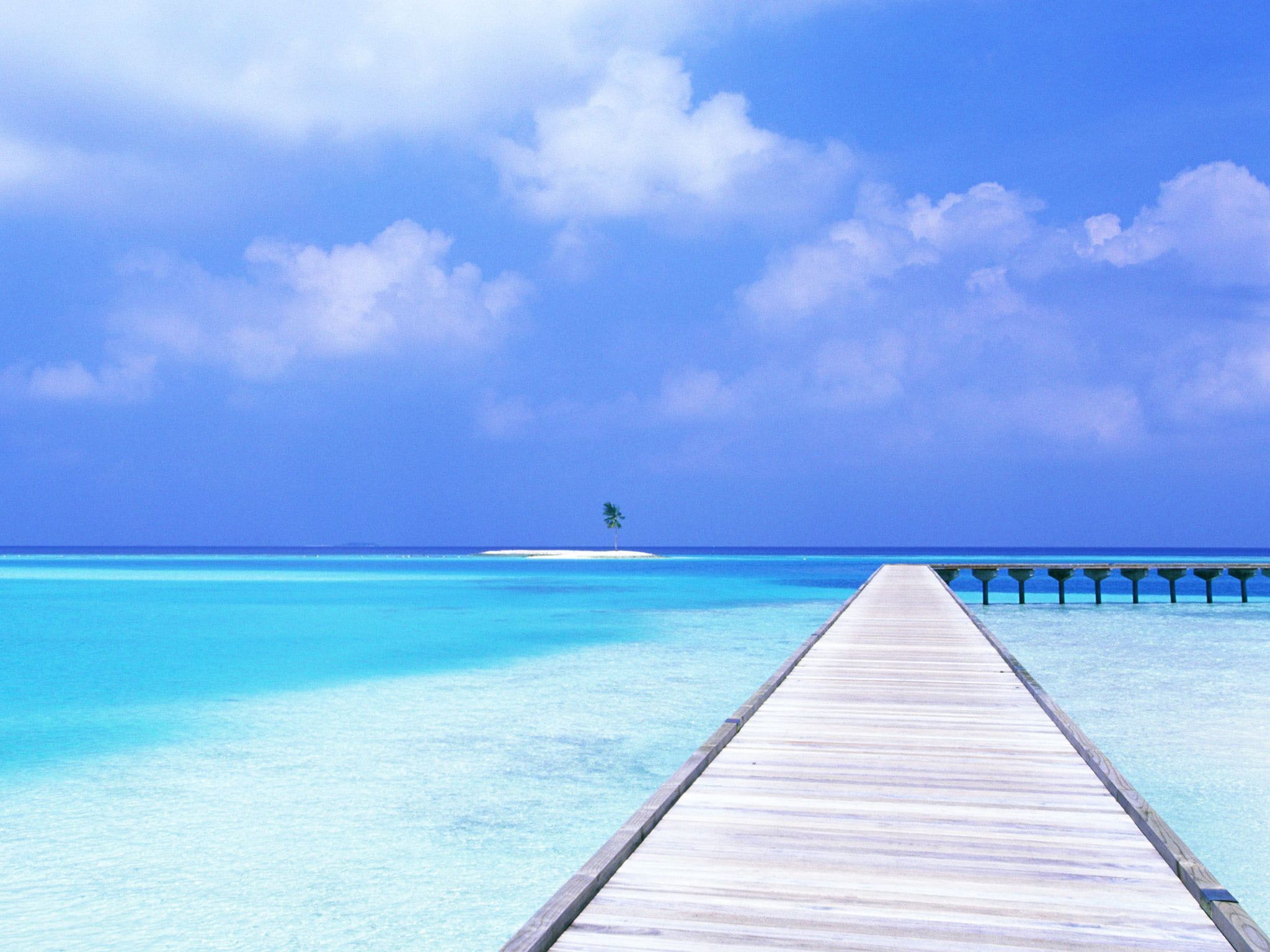 2048x1536 Awesome crystal blue ocean wallpaper
