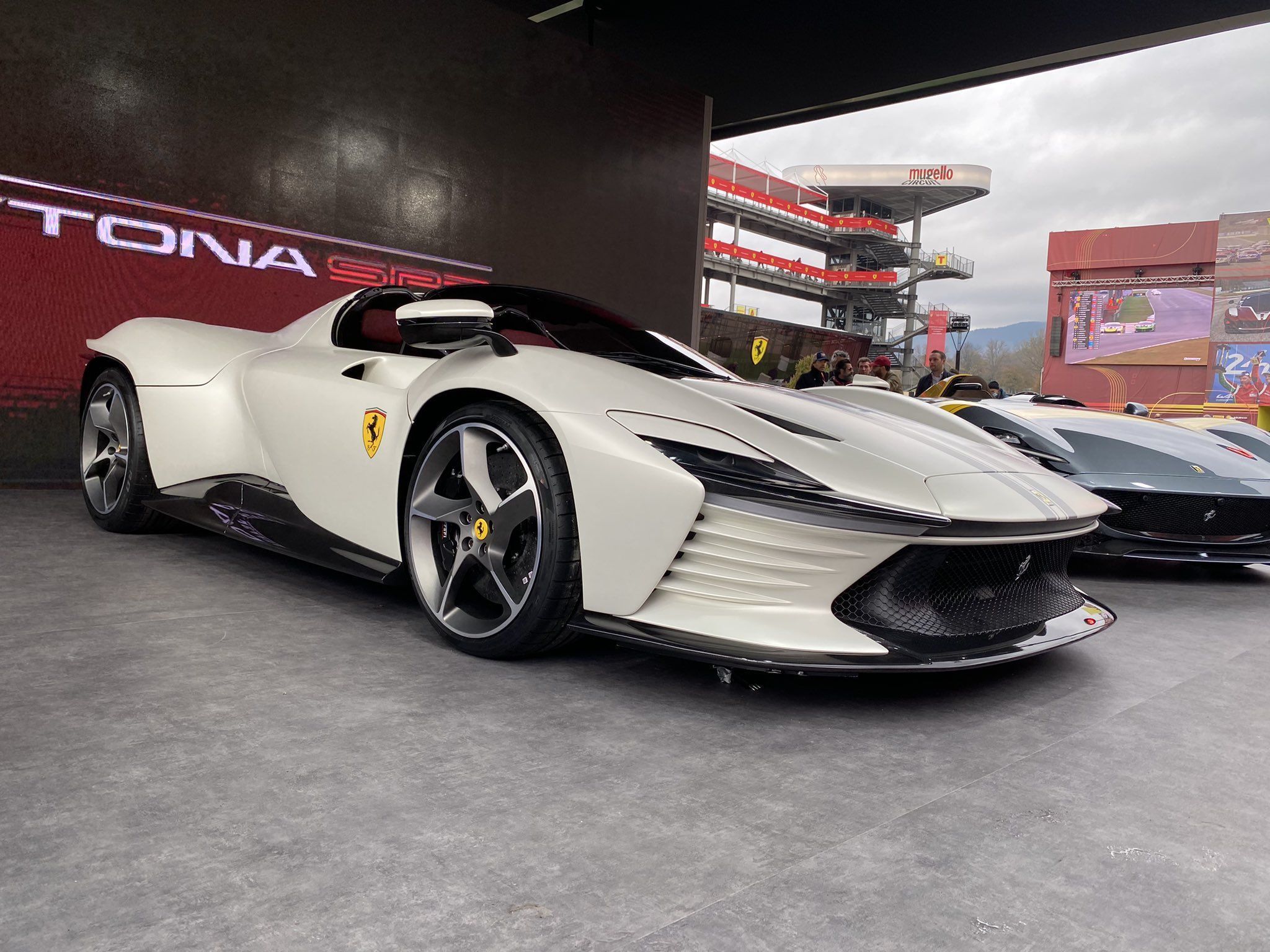 2048x1536 Chris Rees on X: If a car looks good in white it's generally a good design. Think white suits the Ferrari Daytona SP3 well / X