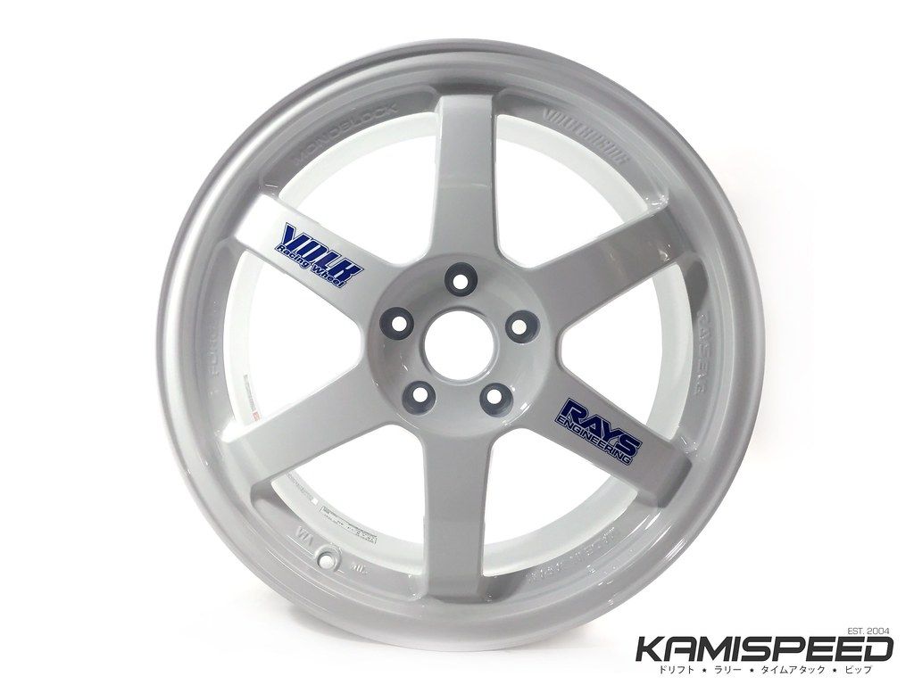 1024x768 Original Volk Racing TE37. White Finish x 8.5 +40 Offs