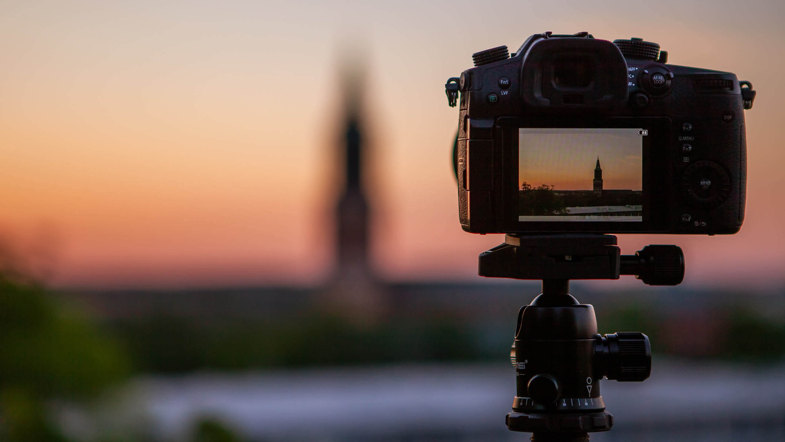 2560x1440 How to use a tripod like a pro