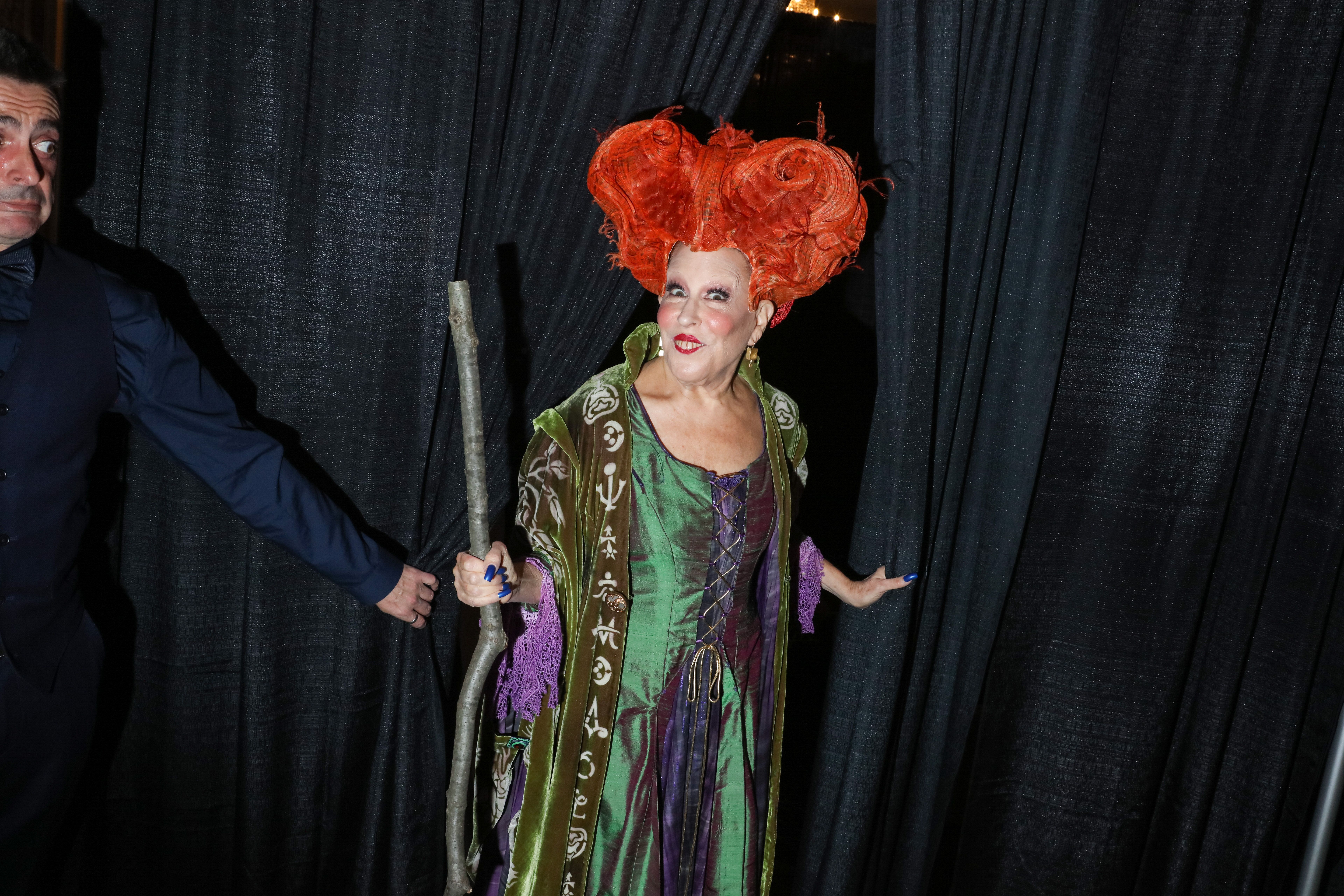 7680x5120 The Sanderson Sisters are finally back for a 'Hocus Pocus' reunion