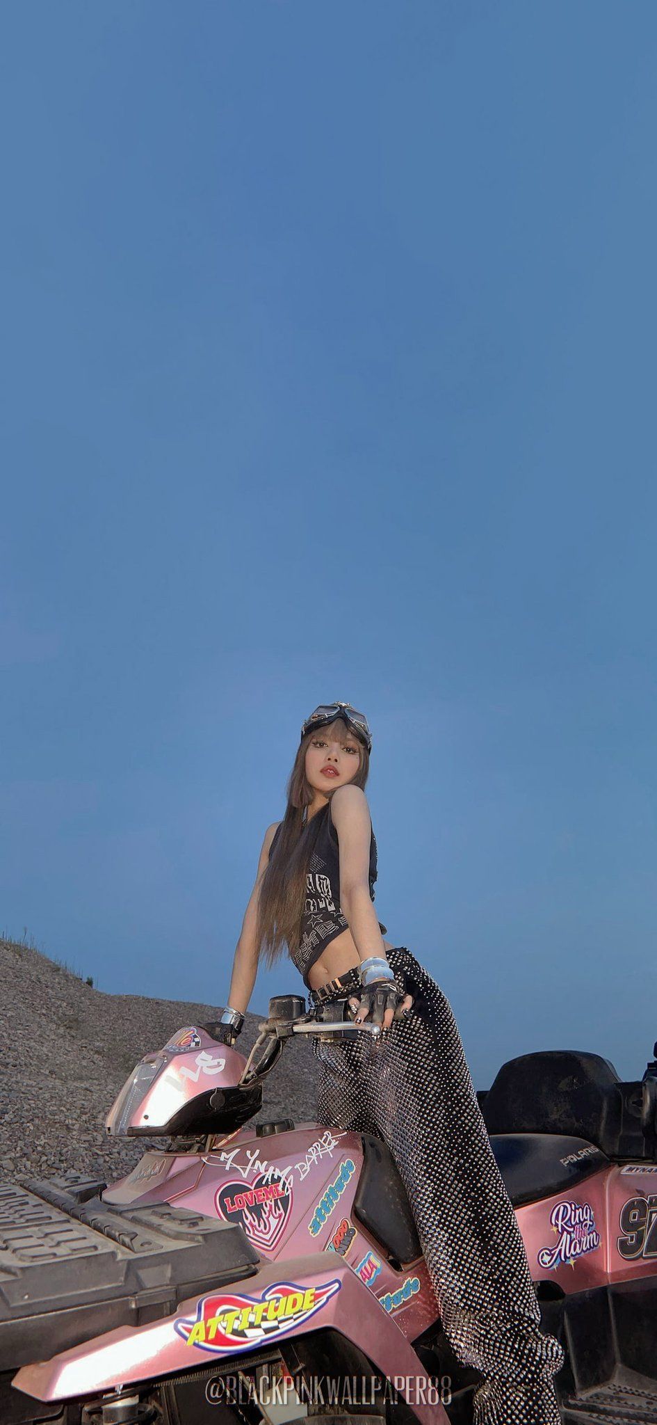 945x2048 yilindesigns l BP Locks on X: #LISA IG update wallpaper #blackpinkwallpaper #BLACKPINK #lisawallpaper #LALISA #MONEY / X