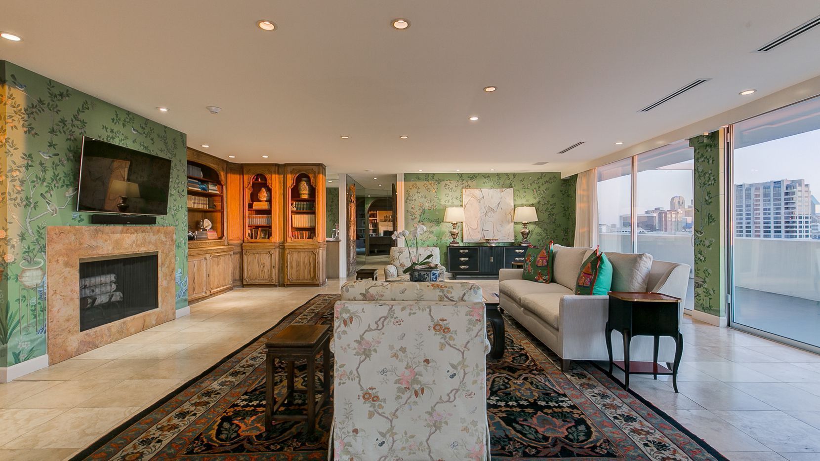 1660x934 View a penthouse on Turtle Creek, and revel at the intricate wallpaper