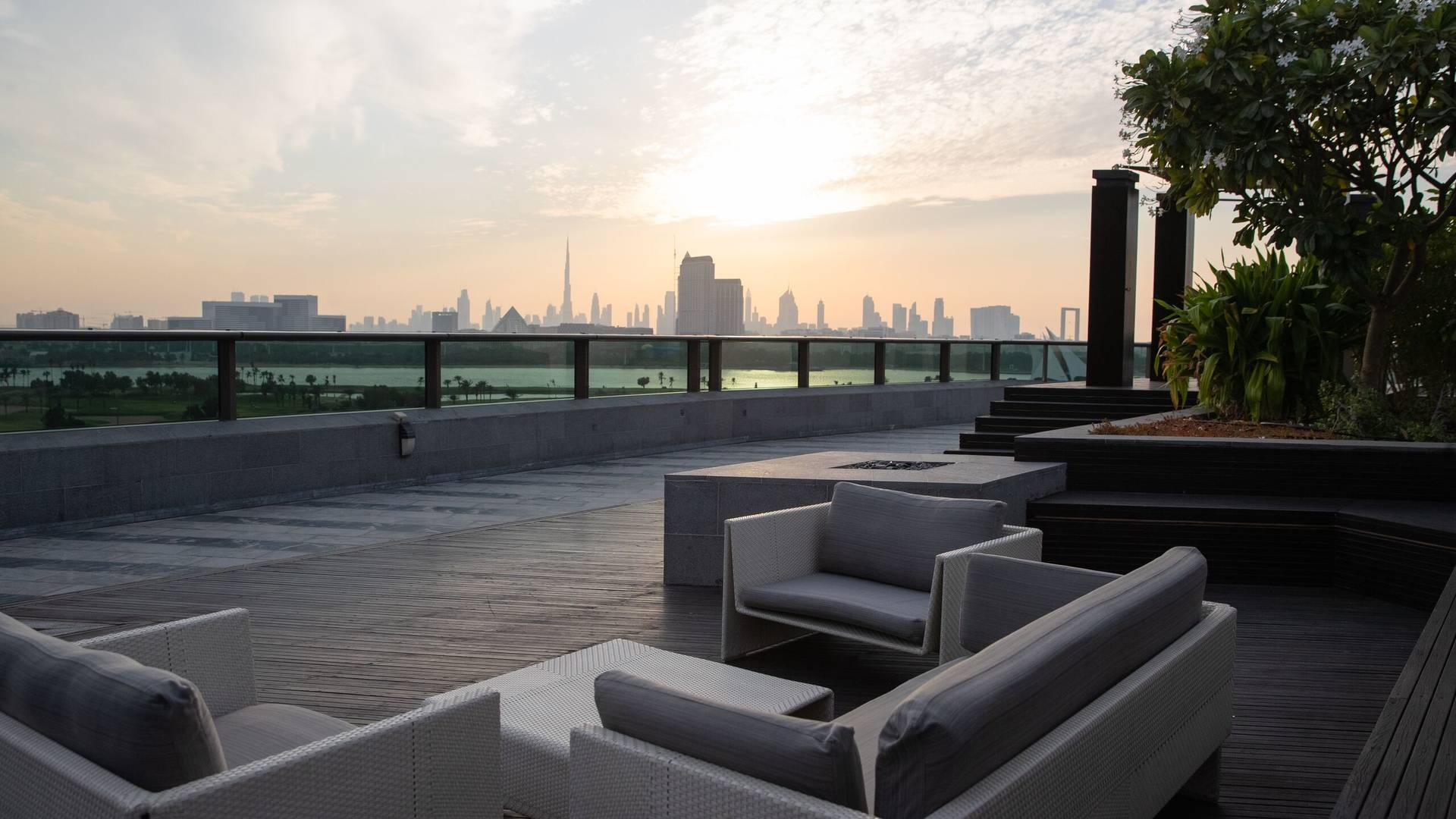 1920x1080 Penthouse views from Europe and the Middle East. Jumeirah Hotels & Resorts