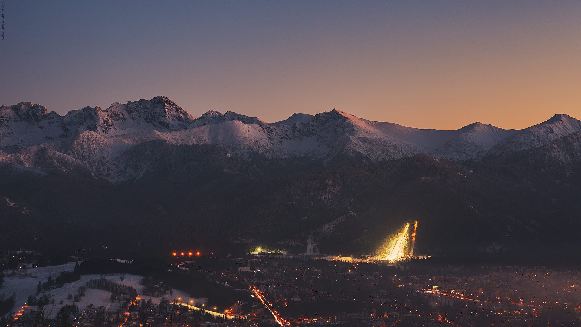 1920x1080 Zakopane (Poland) during ski jumping contest [1920x1080]