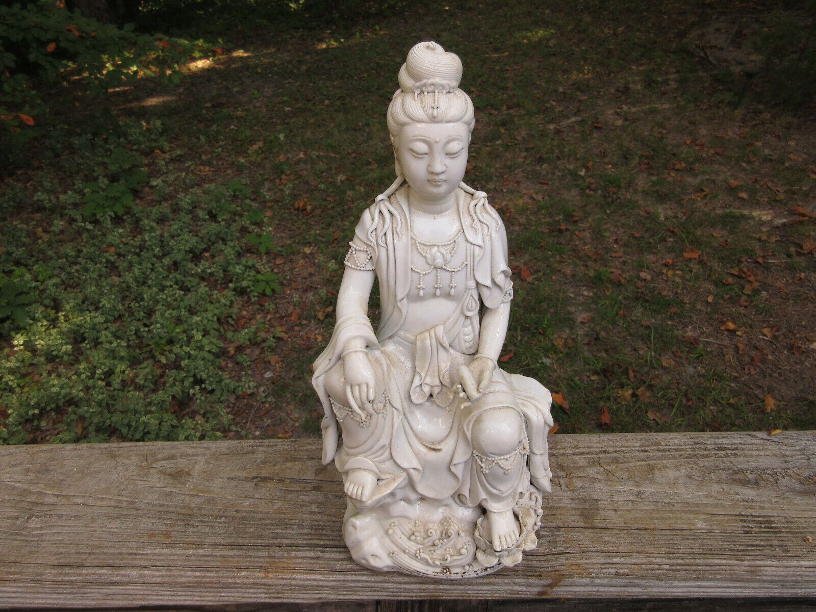 1600x1200 Antique Chinese Guanyin Kuan Yin Goddess Mercy blanc de chine Porcelain Statue