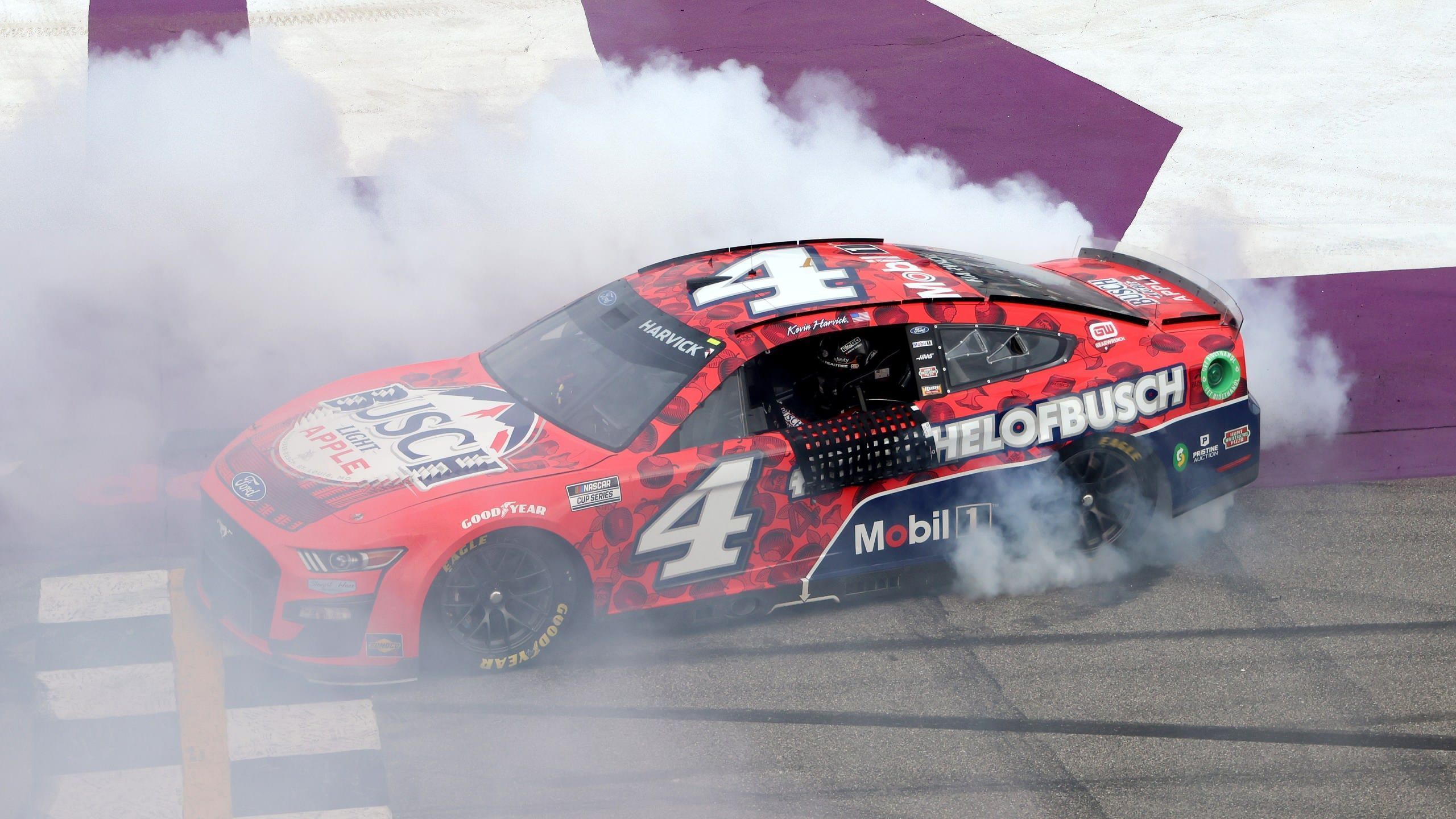 2560x1440 Kevin Harvick Ends 65 Race Drought With 6th Win At Michigan