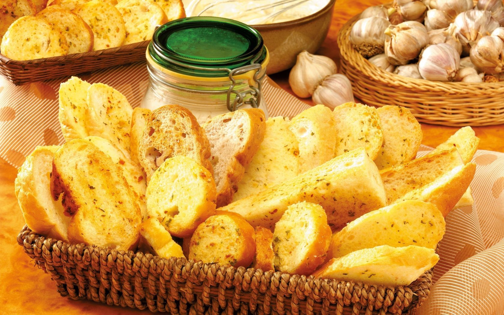 1680x1050 Croutons on a table with garlic and sauce Desktop wallpaper 1680x1050
