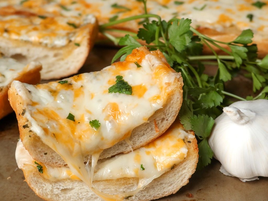 1024x768 Addictive Cheesy Garlic Bread Recipe