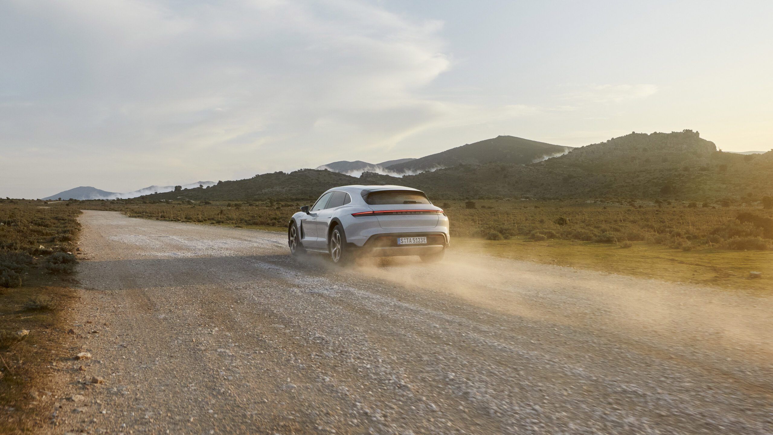 2560x1440 Porsche Taycan 4S Cross Turismo Wallpaper