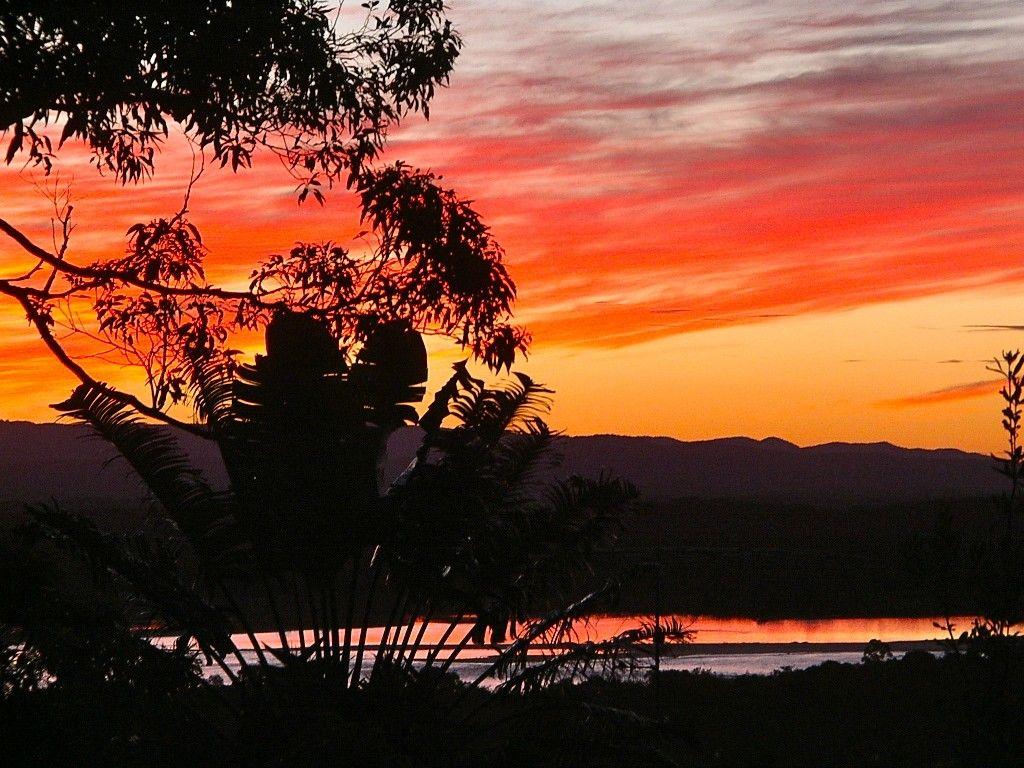 1024x768 Mountains: Sunset Noosa Australia Hill Wallpaper For Desktop for HD