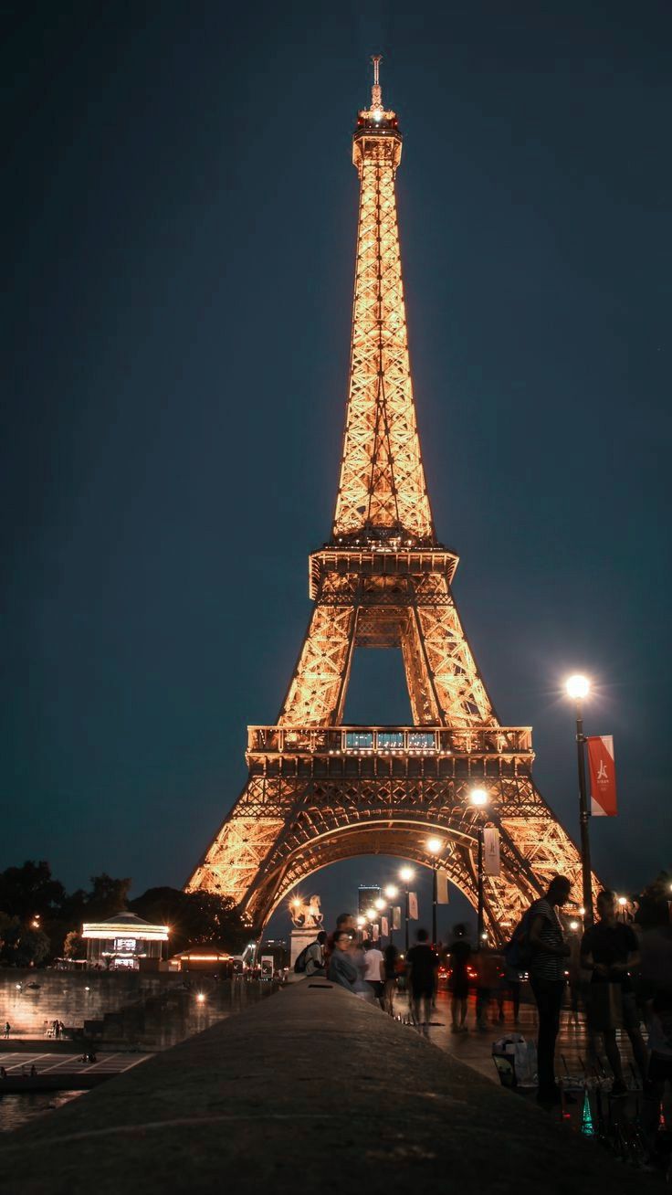 736x1308 Eiffel Tower at Night Lockscreen. Paris background, Eiffel tower, Eiffel tower