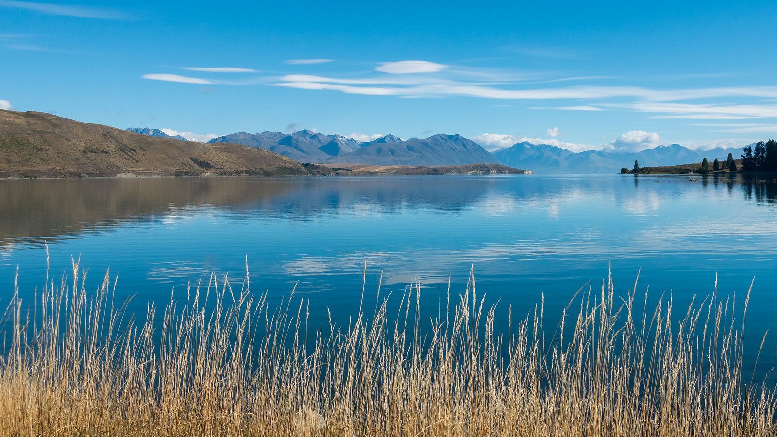1600x900 Lake Tekapo. A popular tourist destination for its ease of