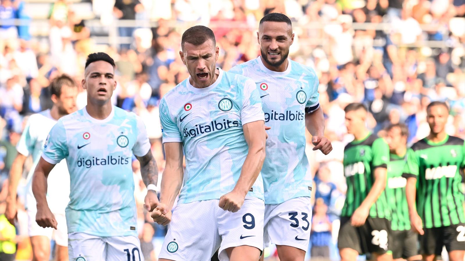 1600x900 Edin Dzeko Profile