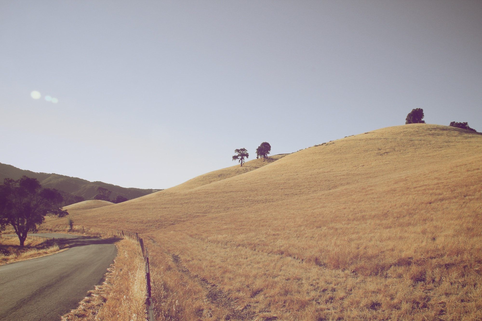 2000x1333 Barren Countryside iPhone Wallpaper