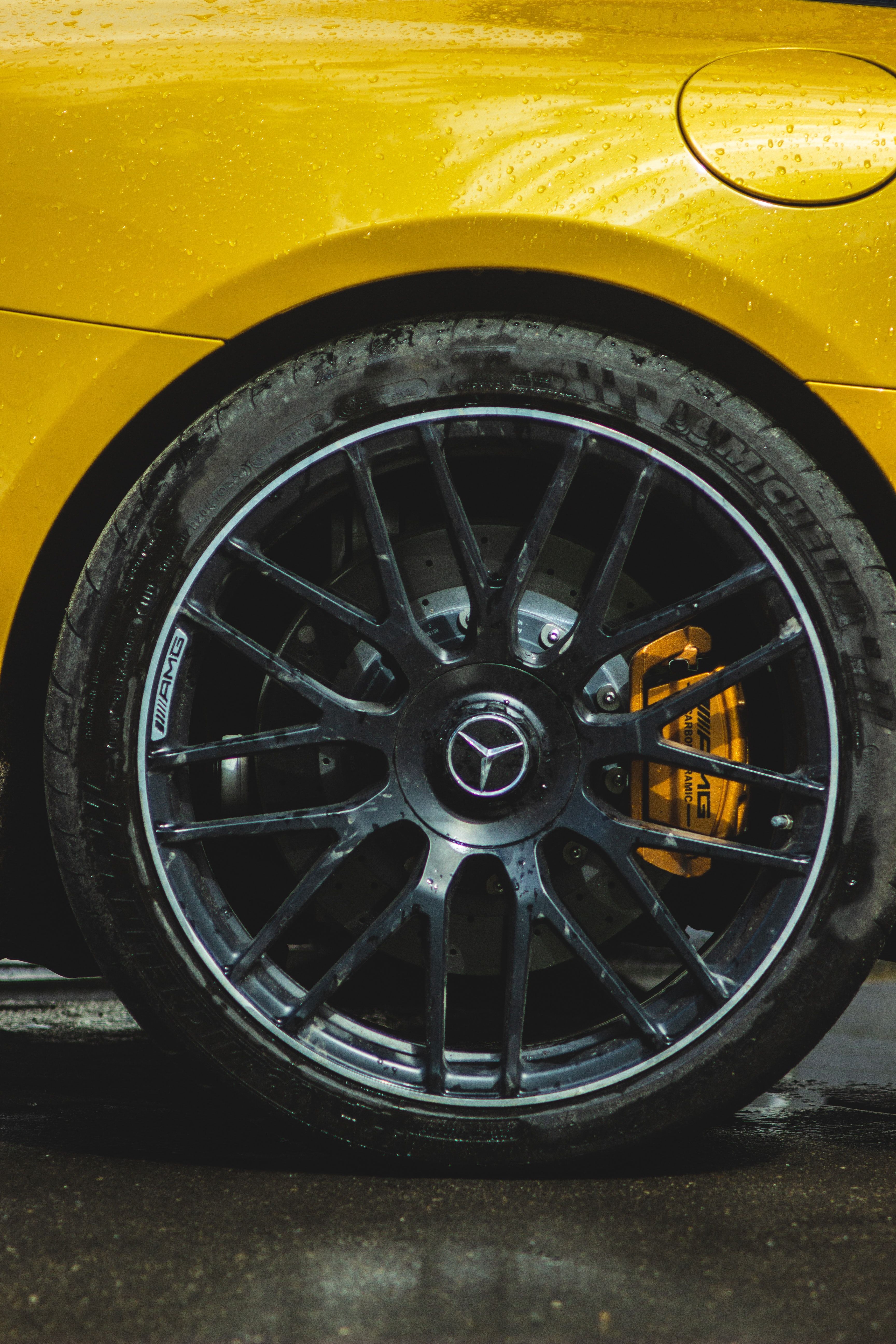 3456x5184 Black Alloy Rims with Ferrari Logo · Free