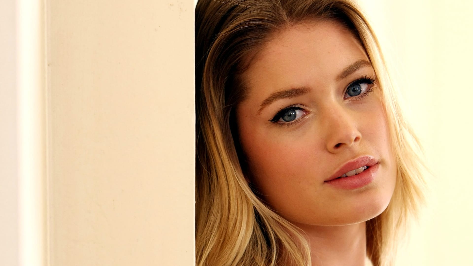 1920x1080 Doutzen Kroes Theme for Windows 10 and 11